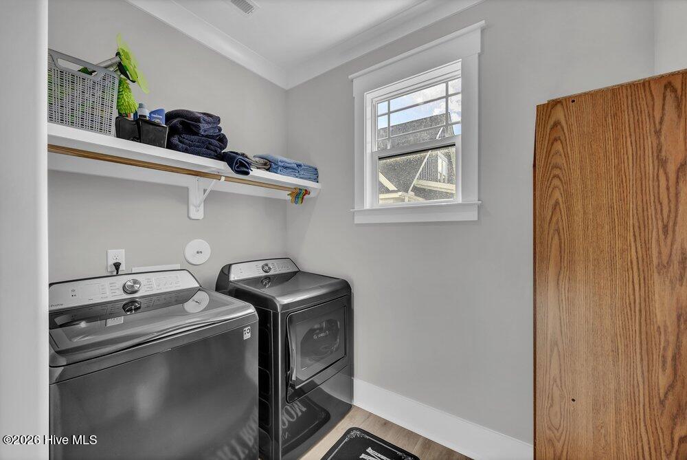 100547868 | Photo 40