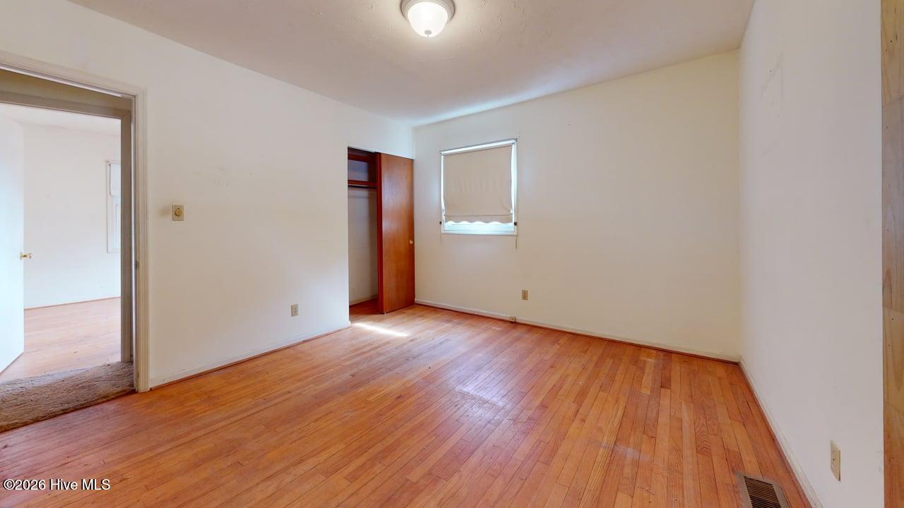 100557850 | Photo 17