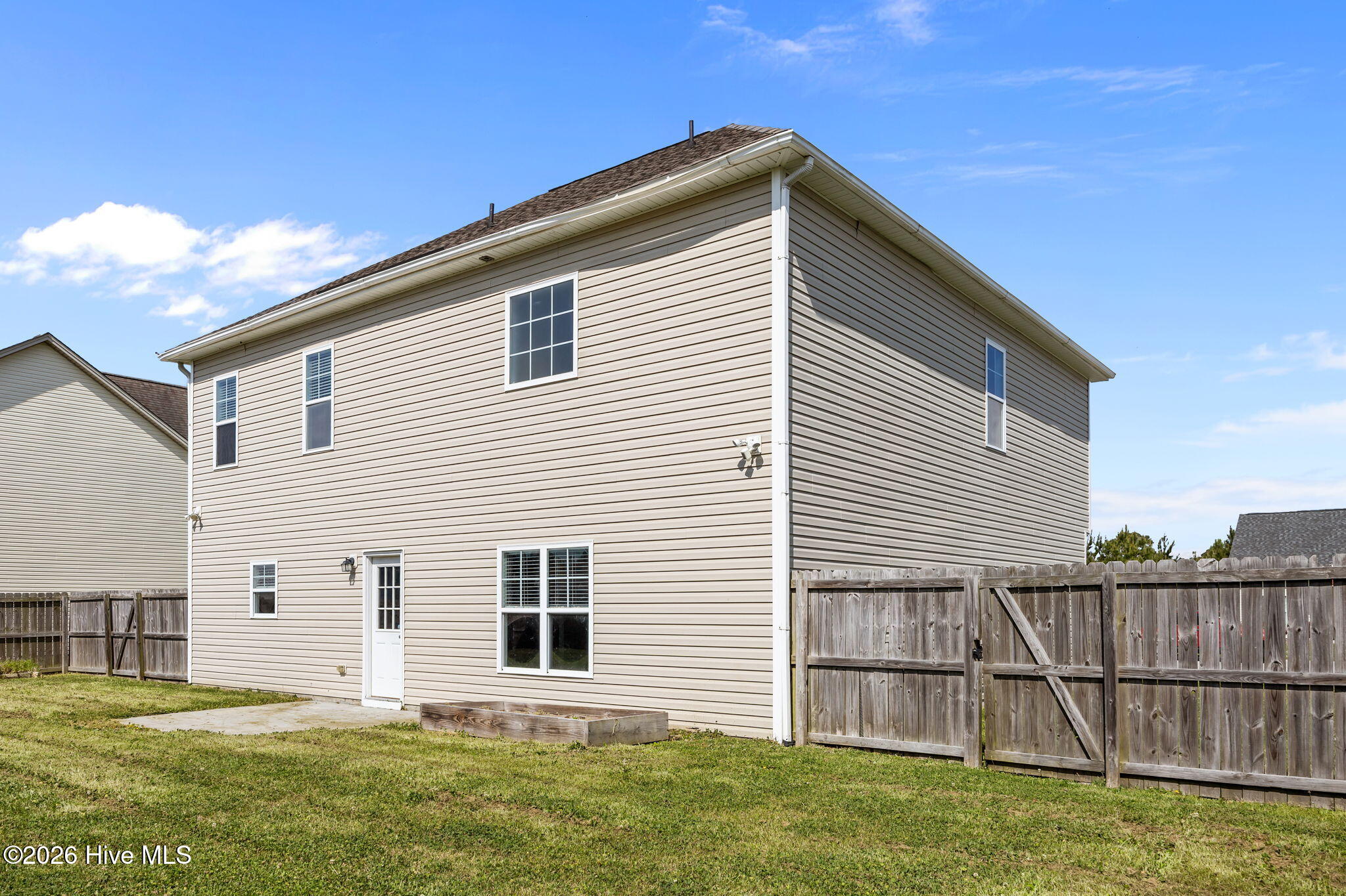 100568033 | Photo 18