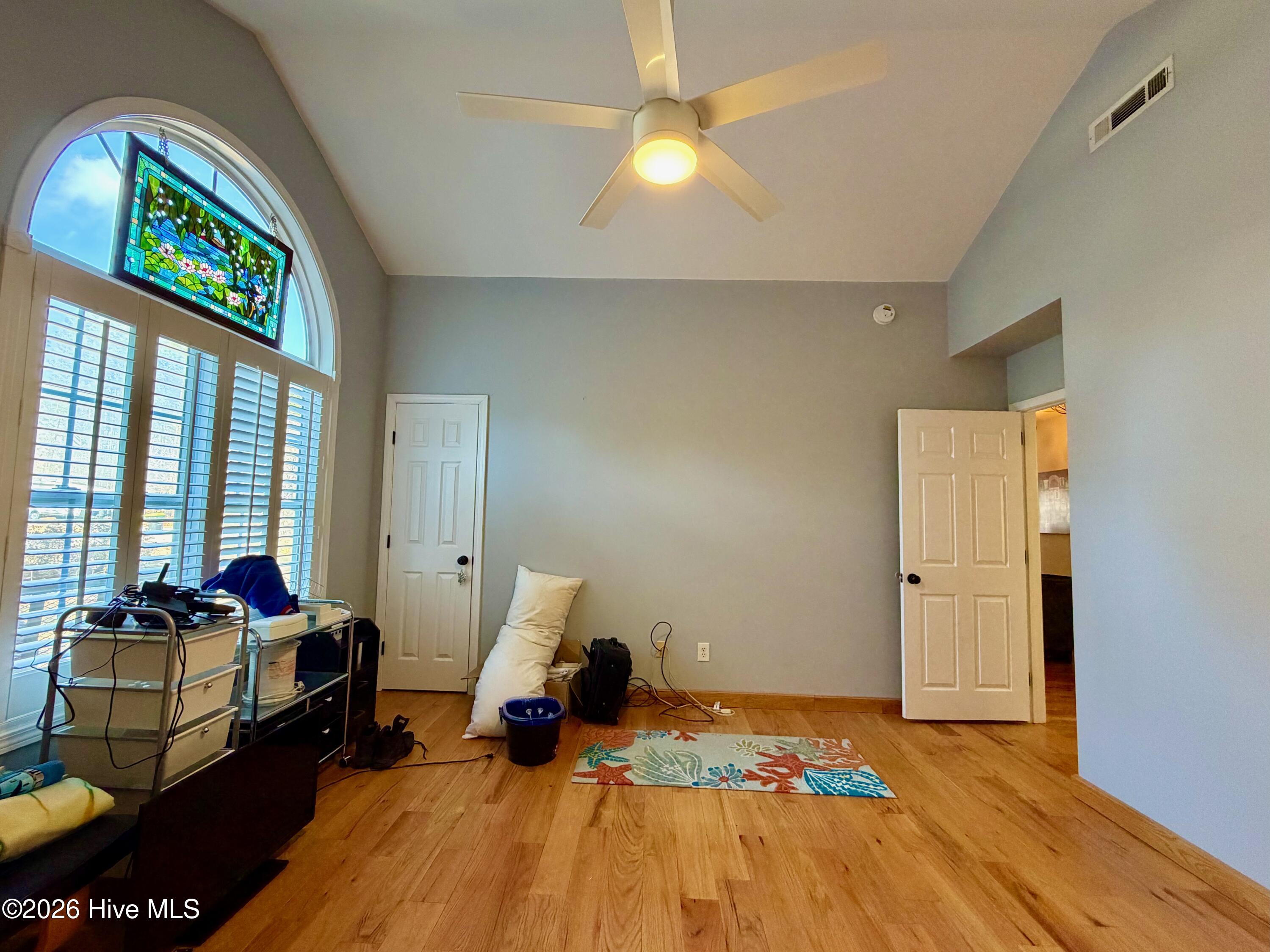 100553297 | Photo 31