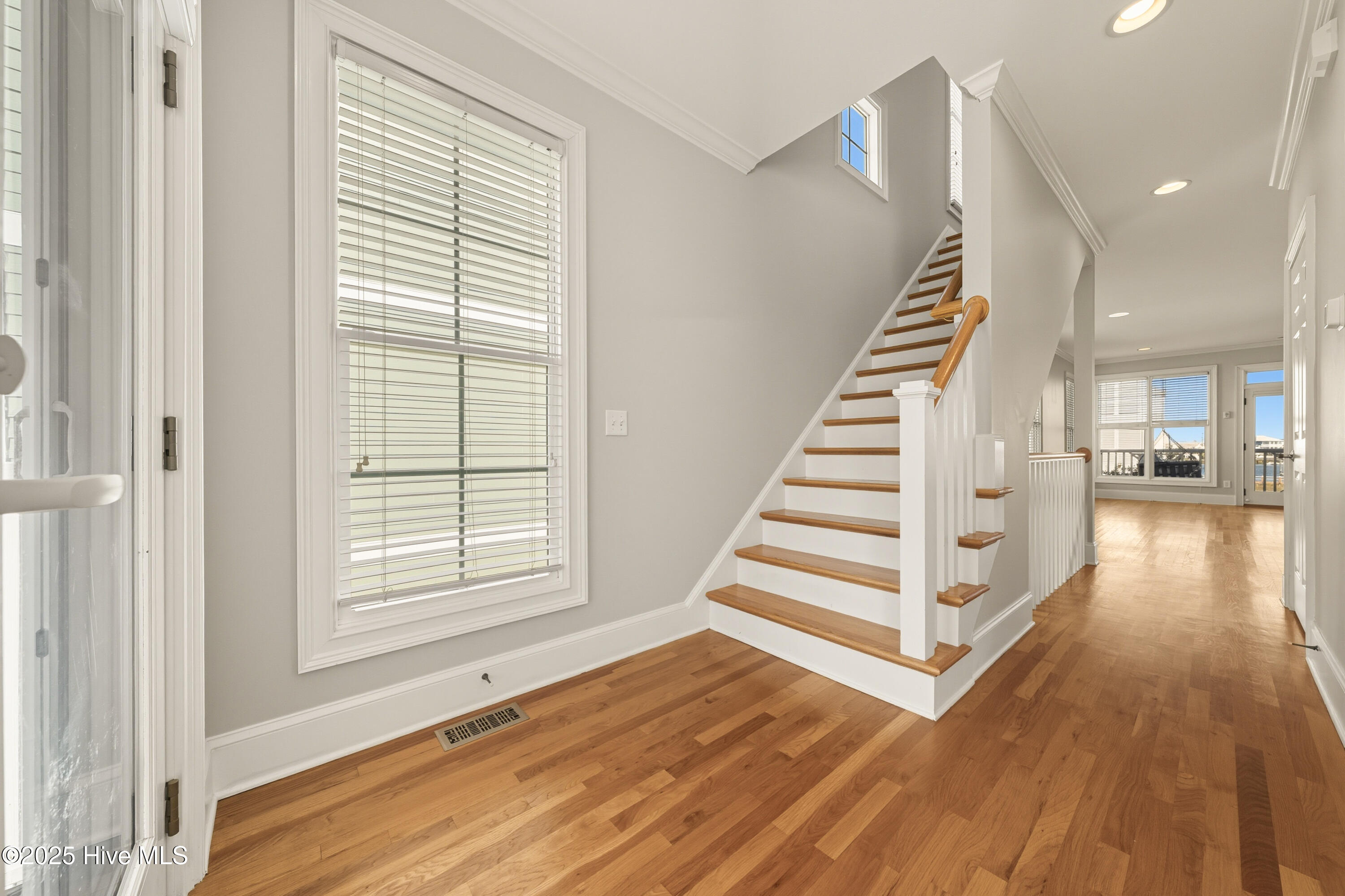 100527237 | Photo 21