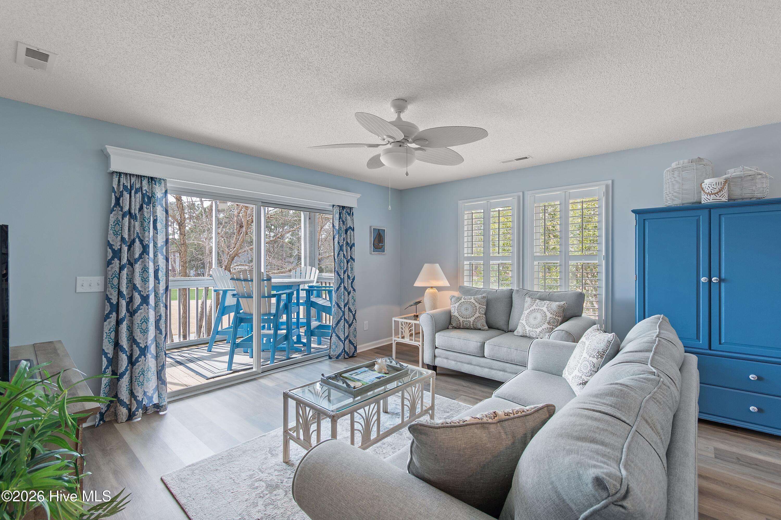 100558329 | Photo 15