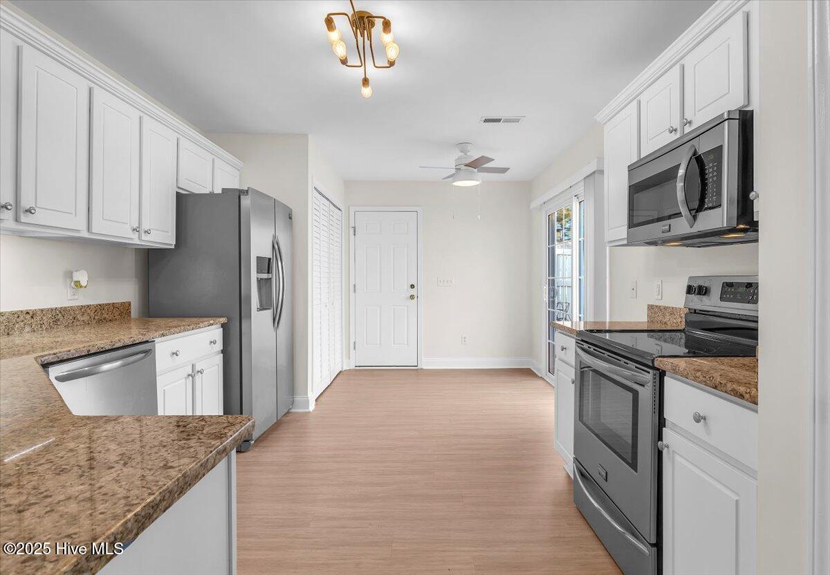 100547110 | Photo 12