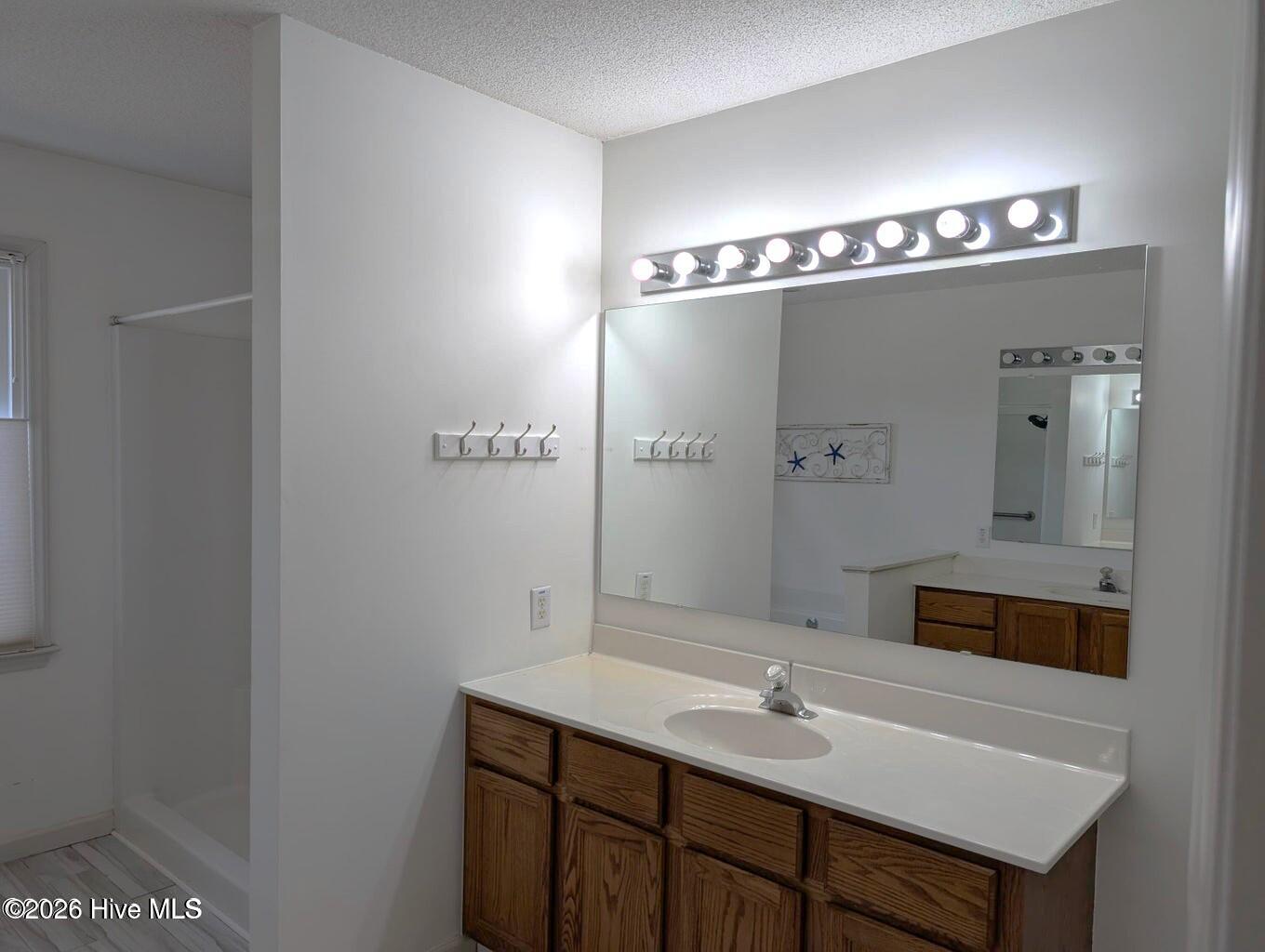 100561832 | Photo 18