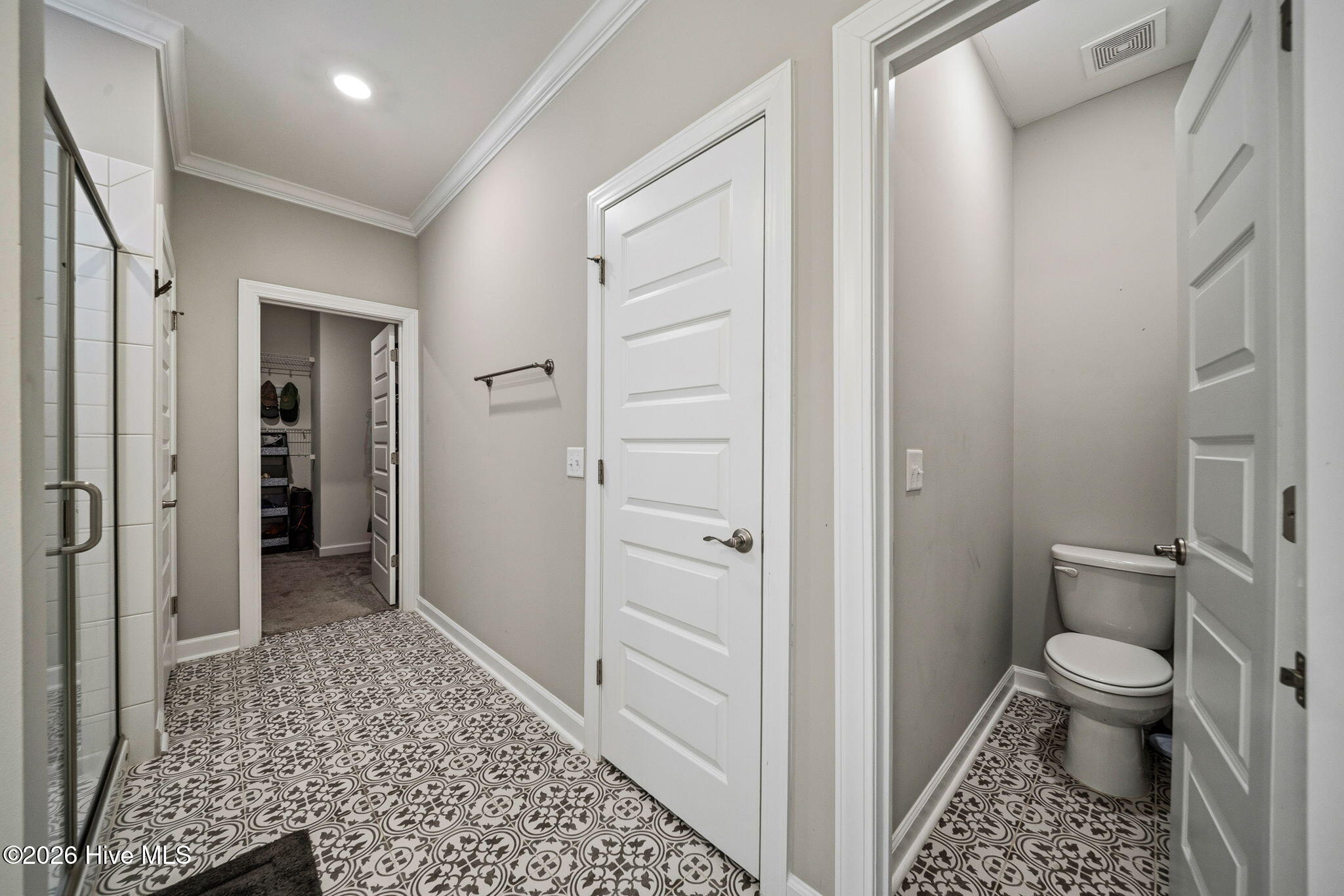 100563185 | Photo 28