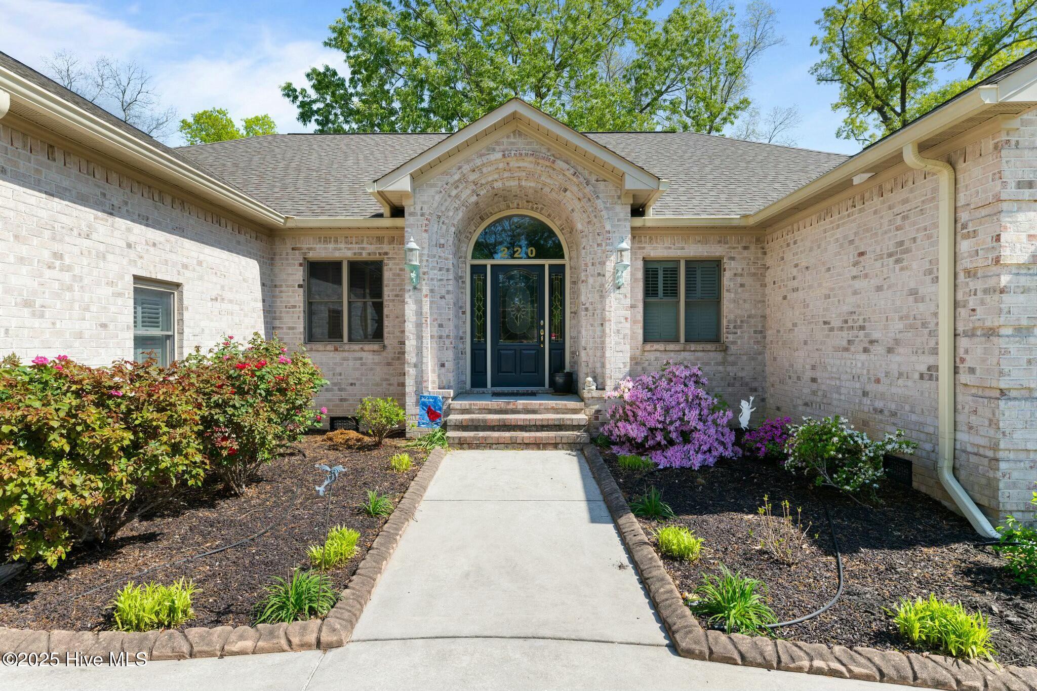 220 Shoreline Drive, New Bern, NC, 28562