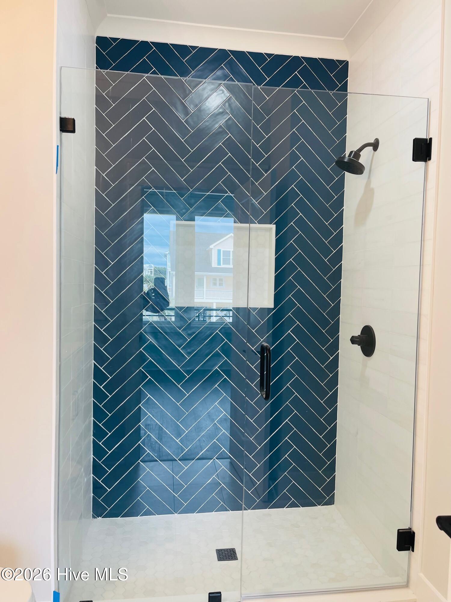 100560037 | Photo 20