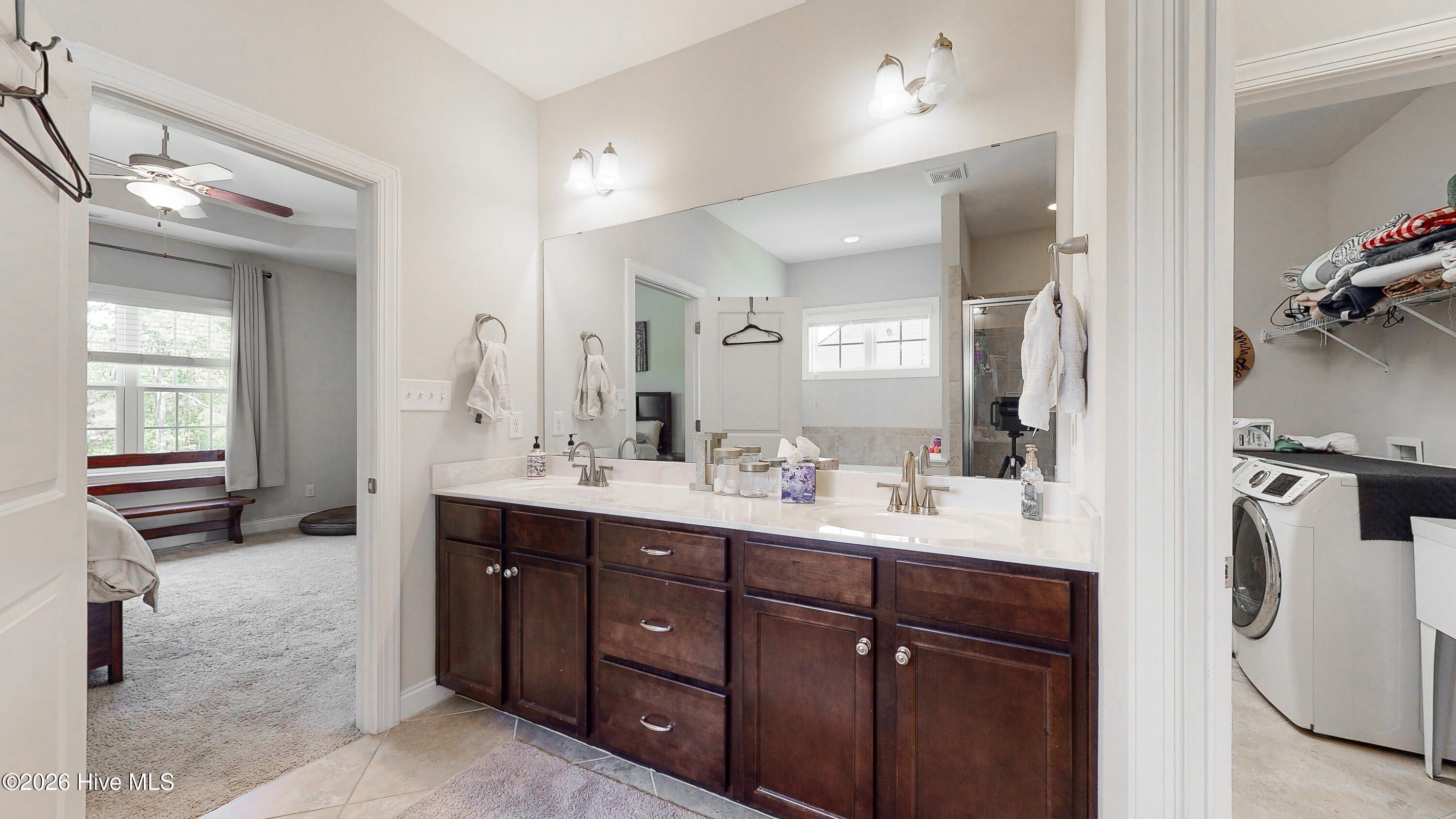 100570158 | Photo 28