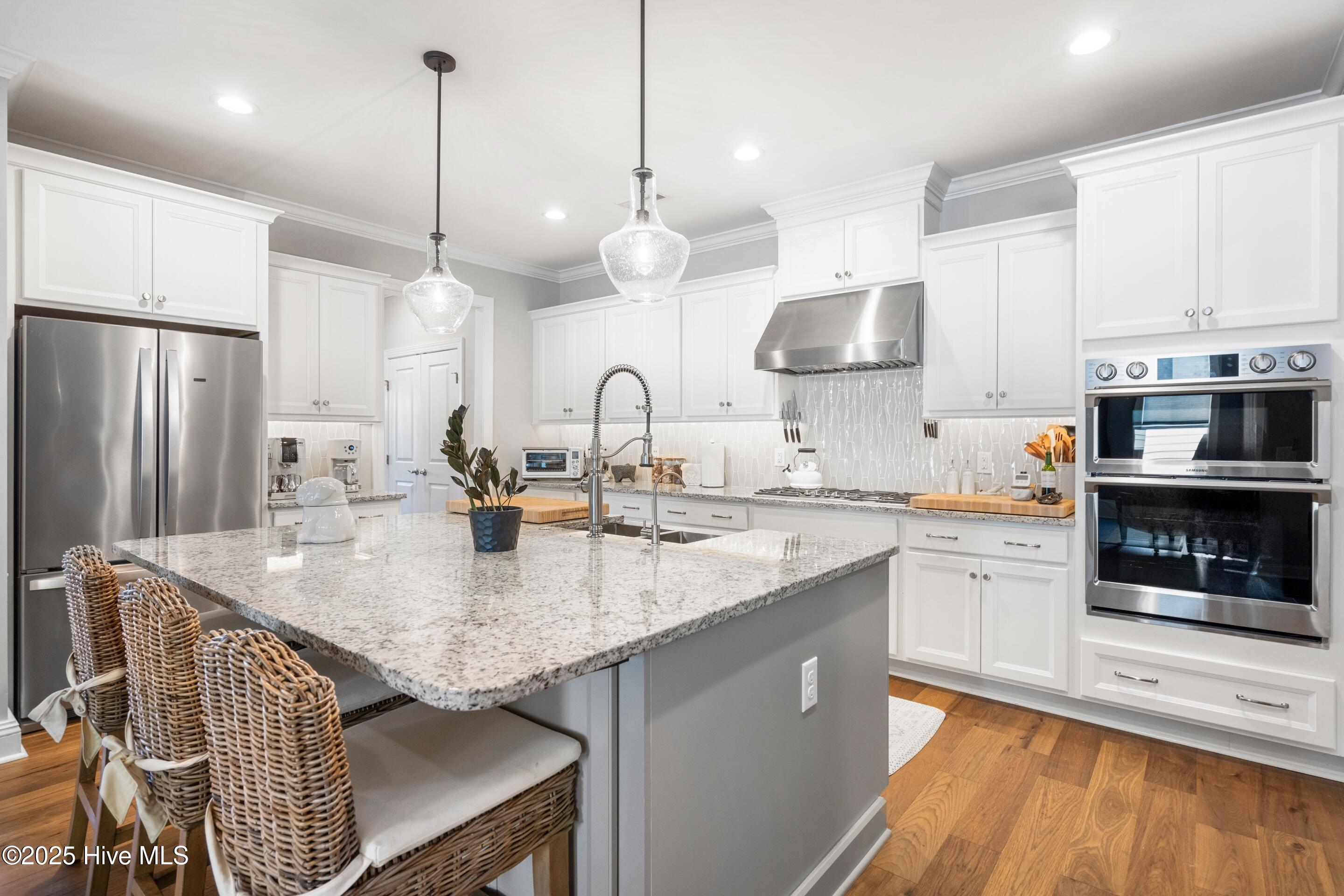 100538062 | Photo 26