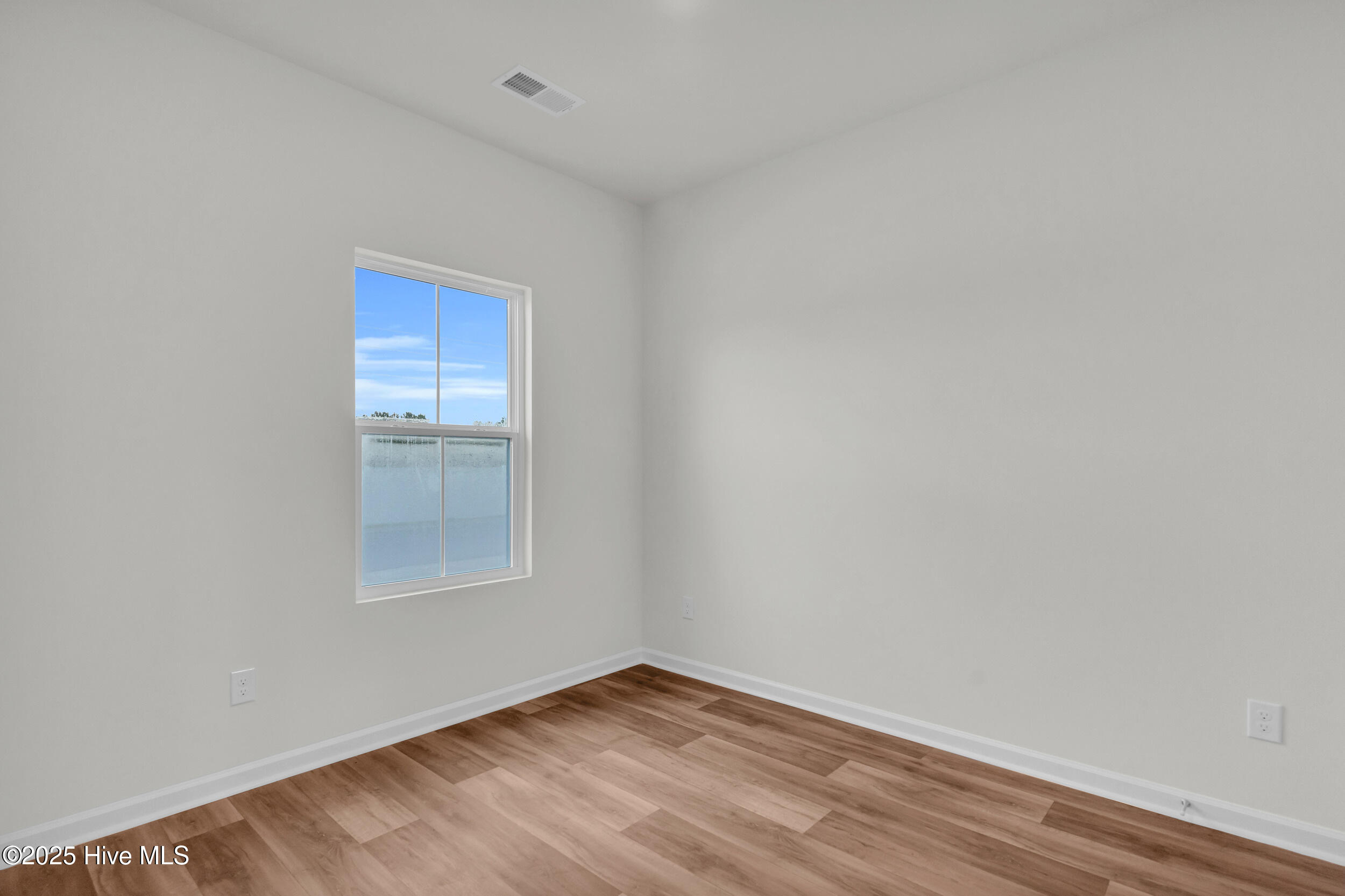 100521809 | Photo 25