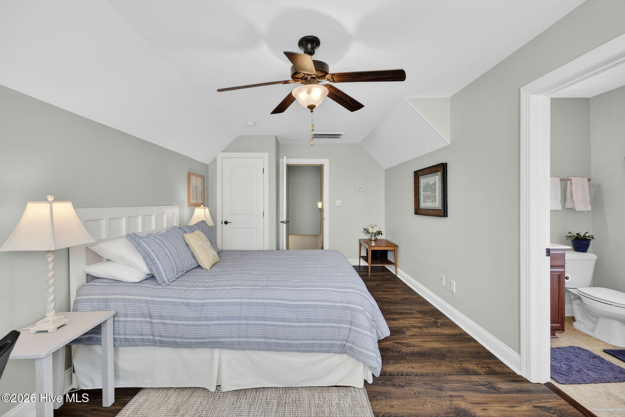 100558265 | Photo 40