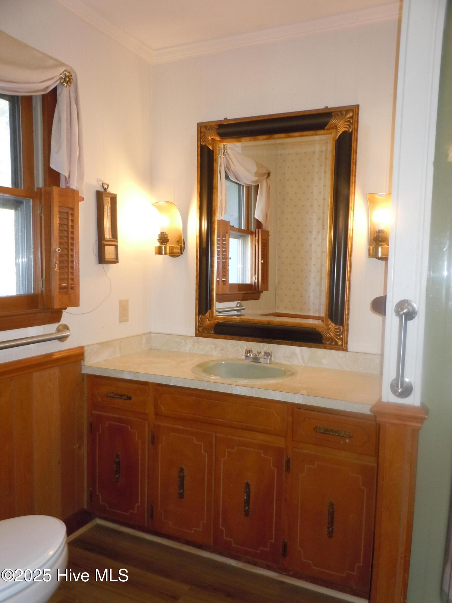 100533053 | Photo 64