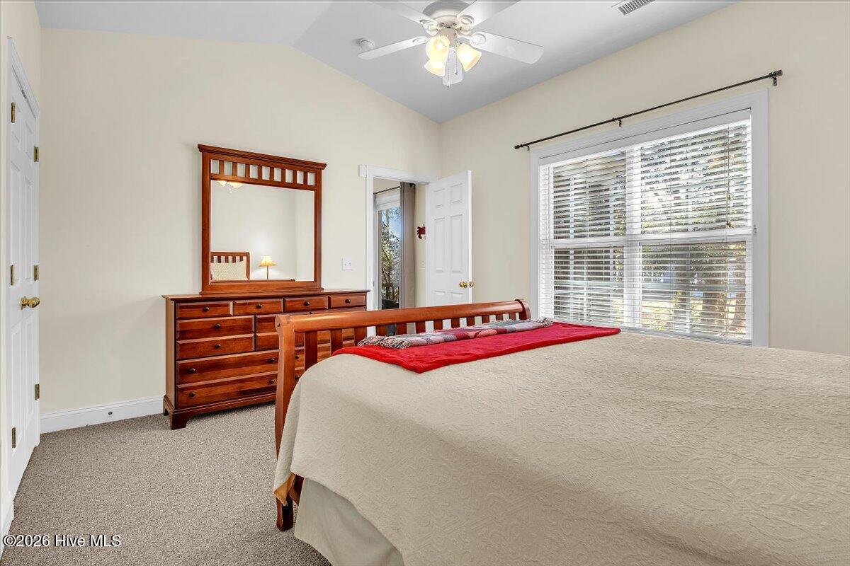 100550365 | Photo 35