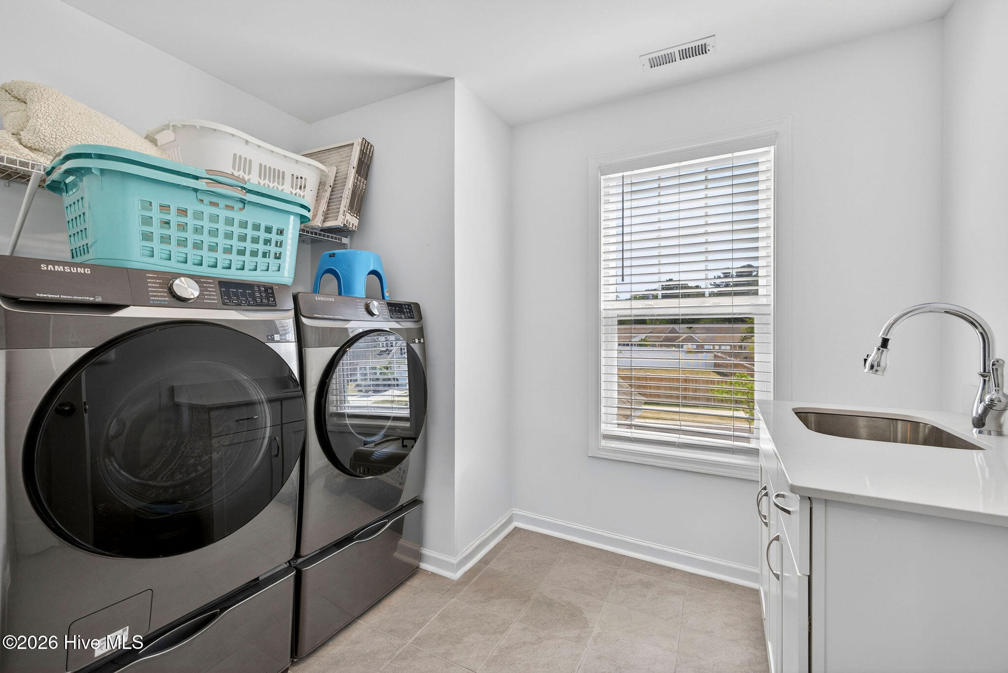 100569620 | Photo 40