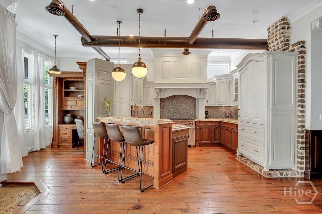 Photo 3 of Multi family home for sale at 1014 Abercorn St, Savannah, GA 31401 | MLS# SA345508 | Listing updated on 2026-10-09