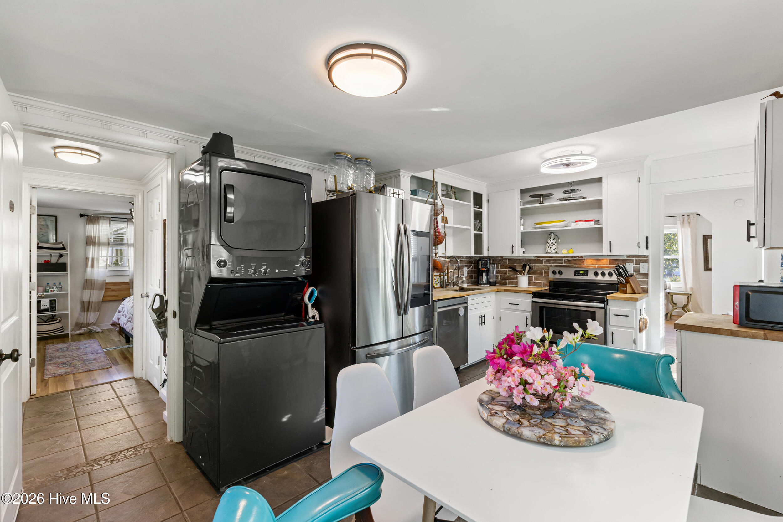 100567073 | Photo 16