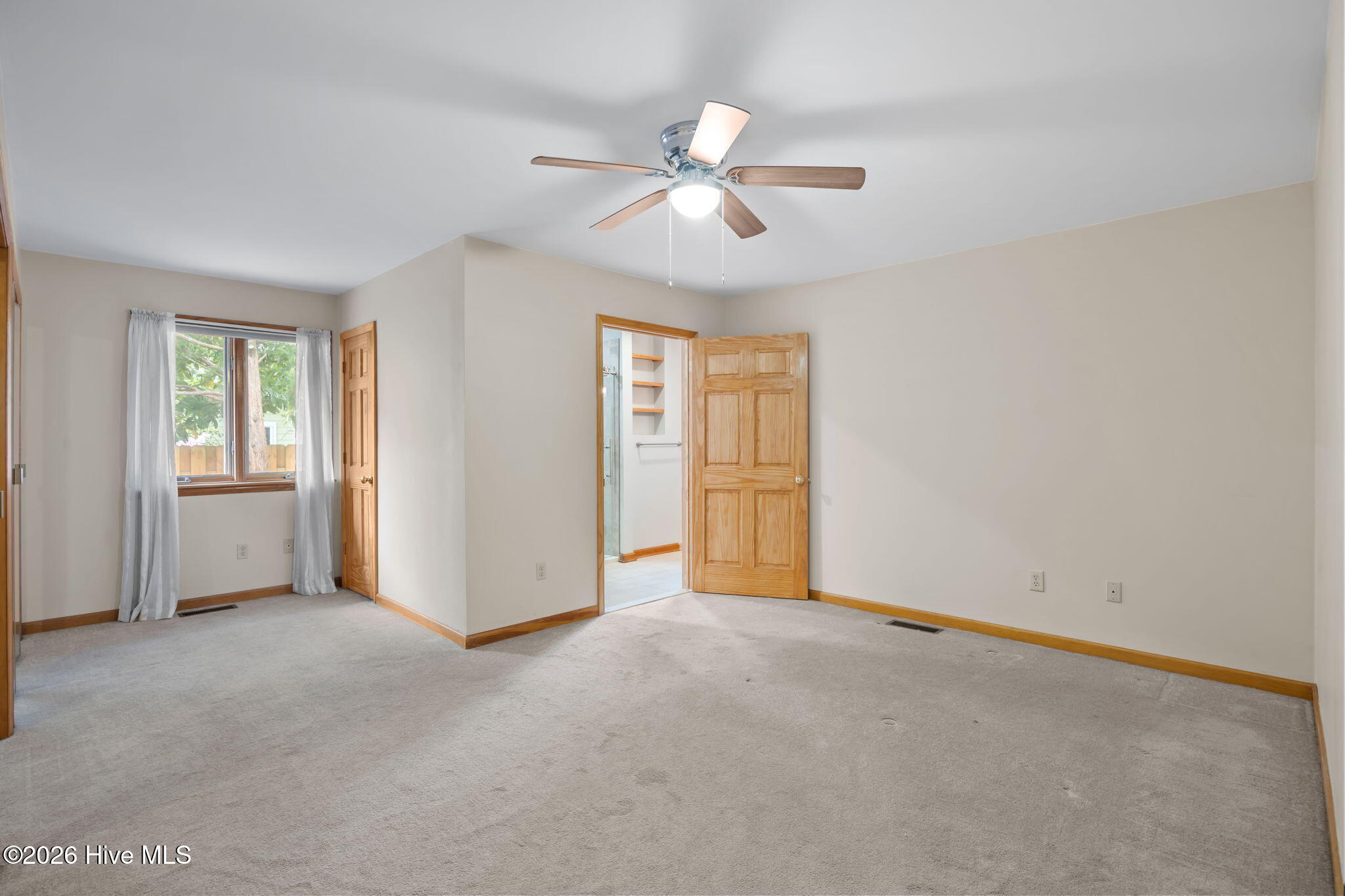 100565896 | Photo 24