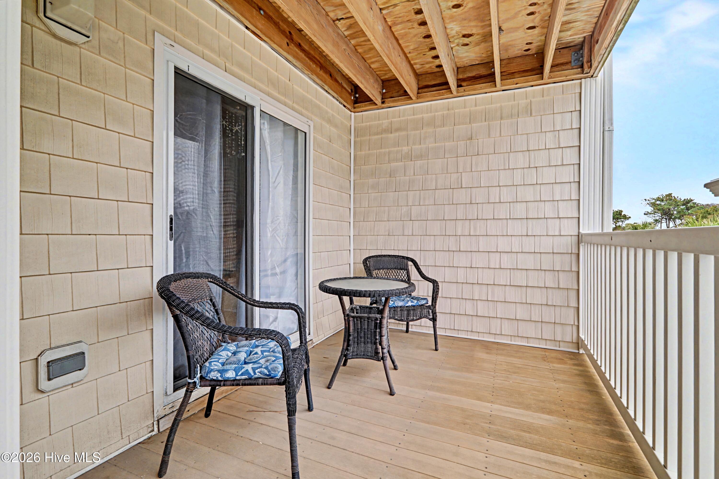 100561250 | Photo 19