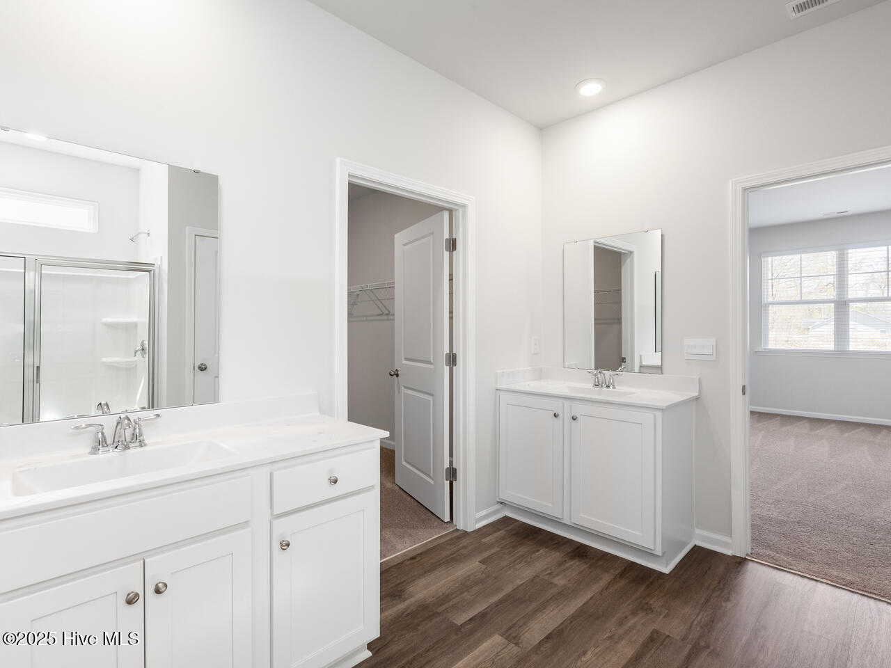 100554670 | Photo 18