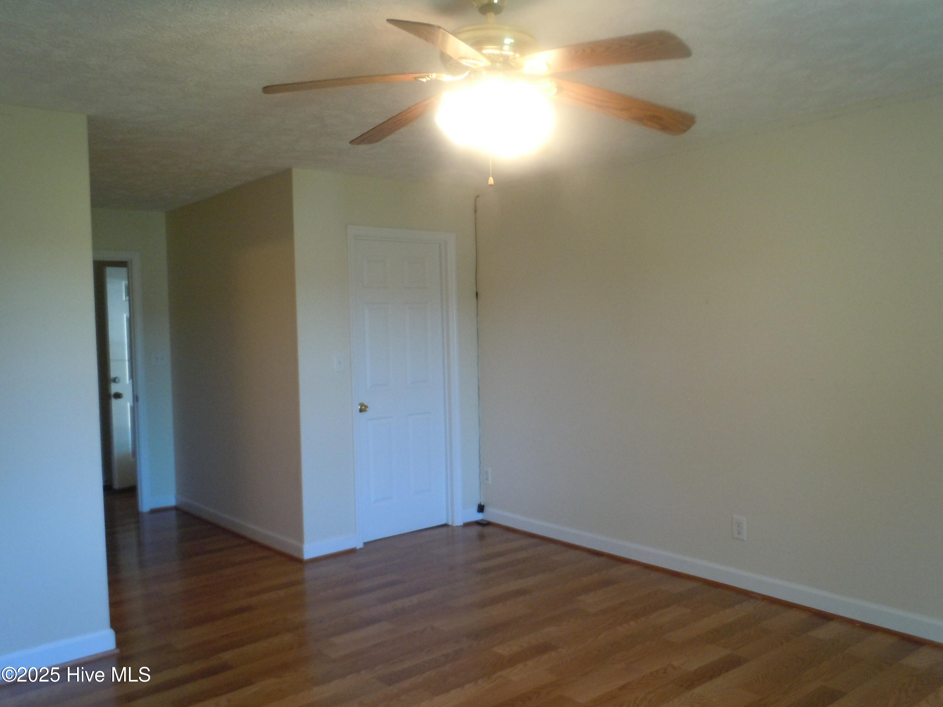 100528671 | Photo 24