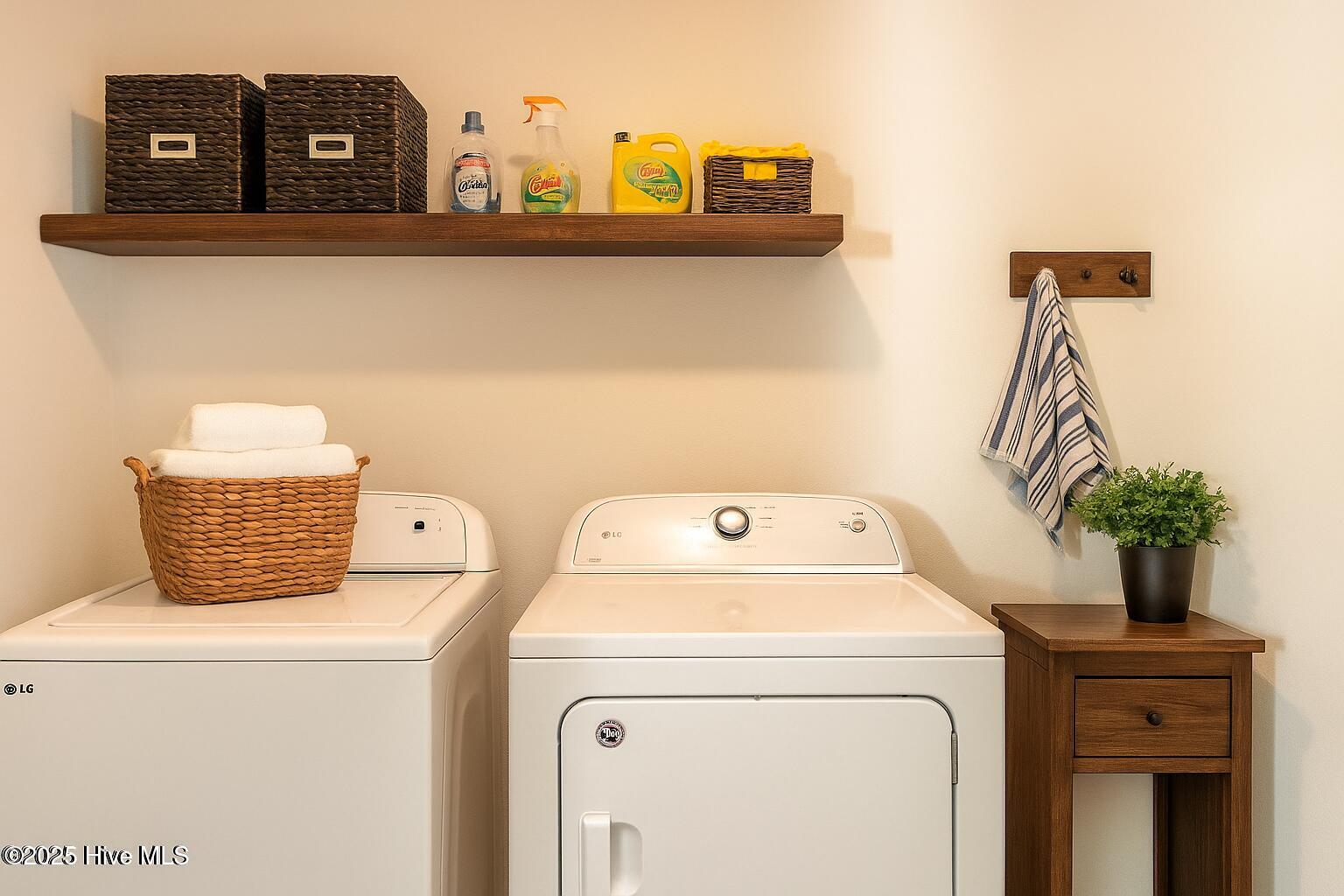 100540789 | Photo 43