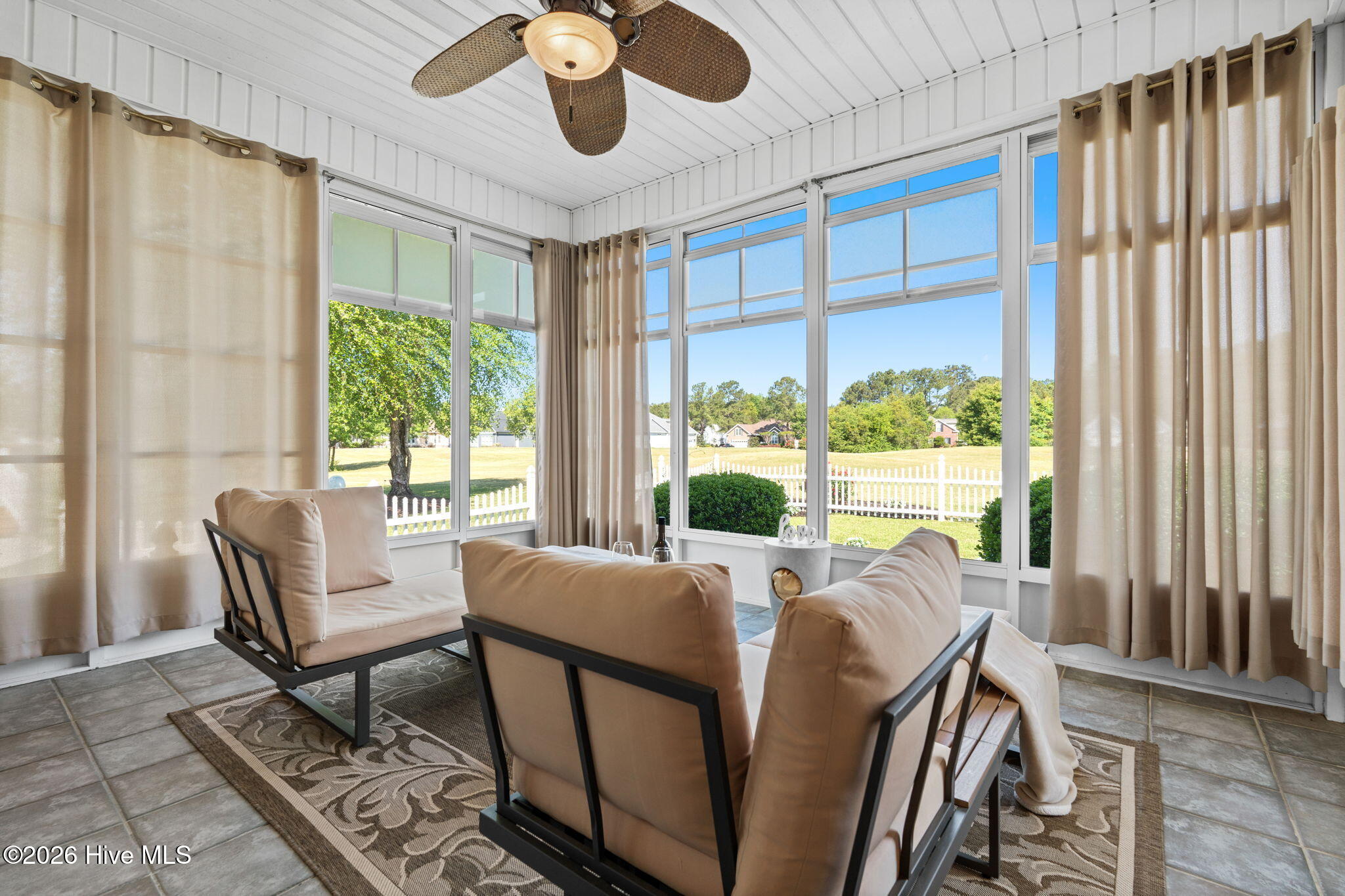 100567256 | Photo 48