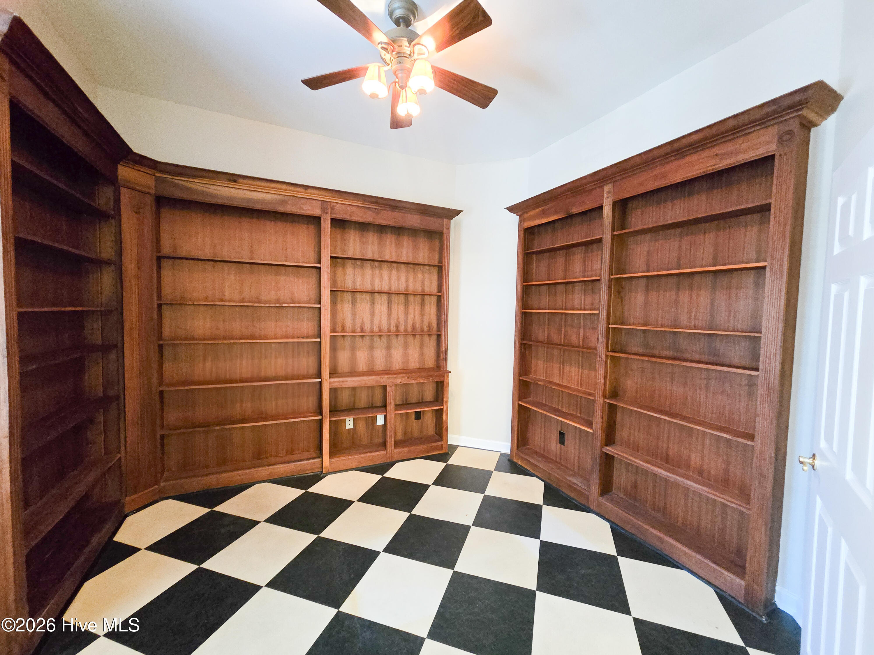 100558924 | Photo 18