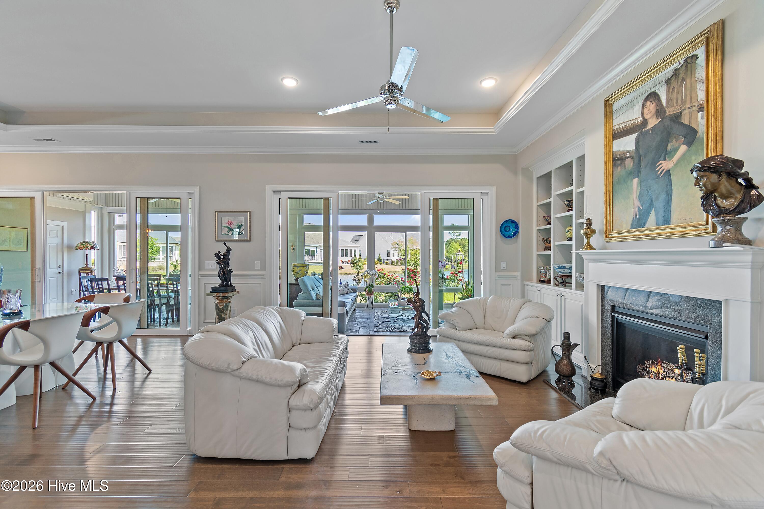 100560288 | Photo 71