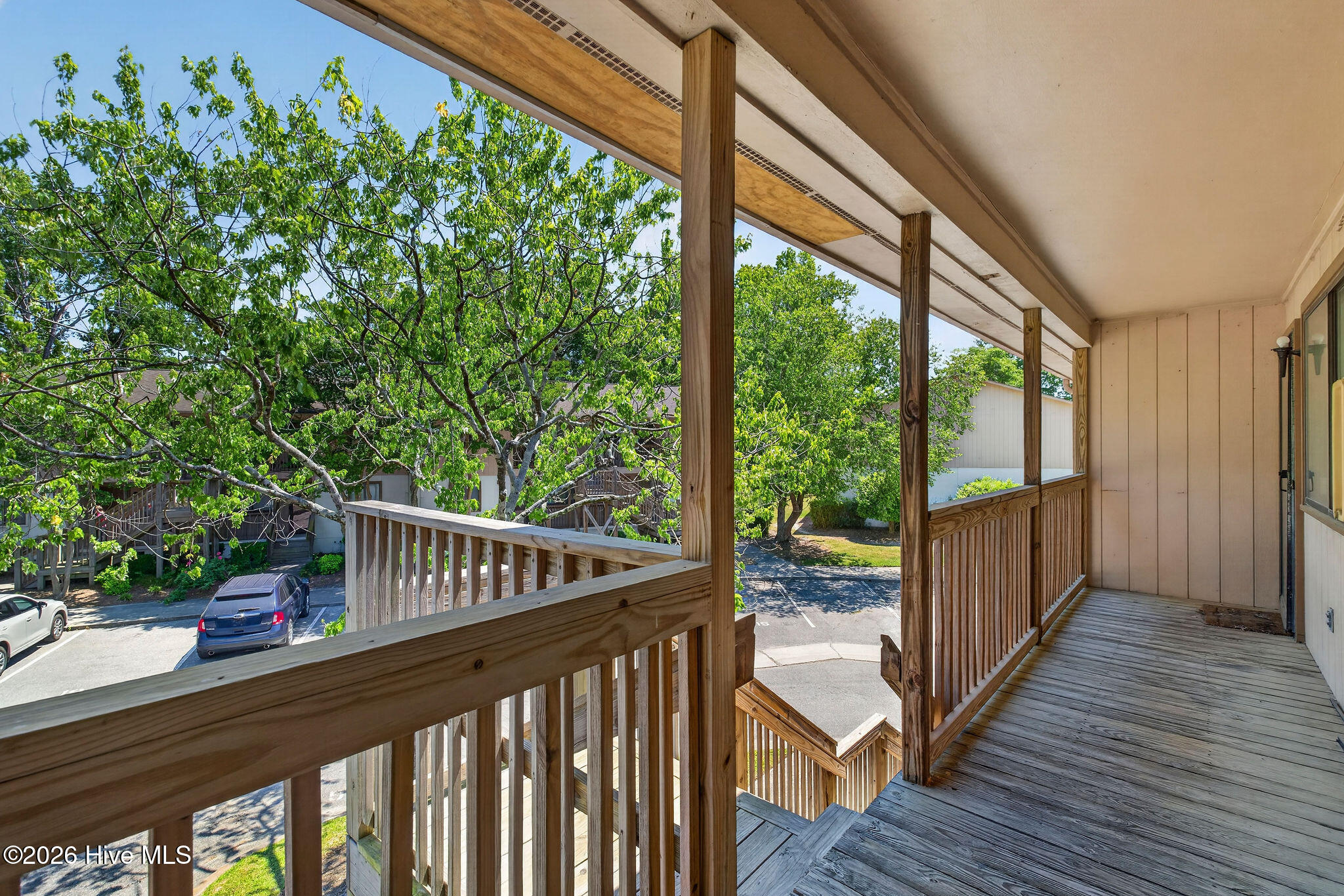 100569384 | Photo 26