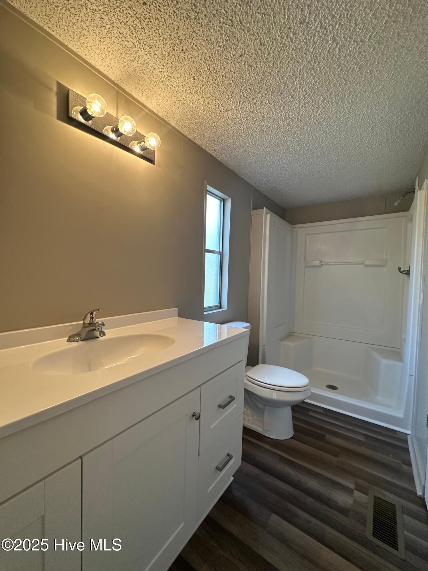 100545851 | Photo 14