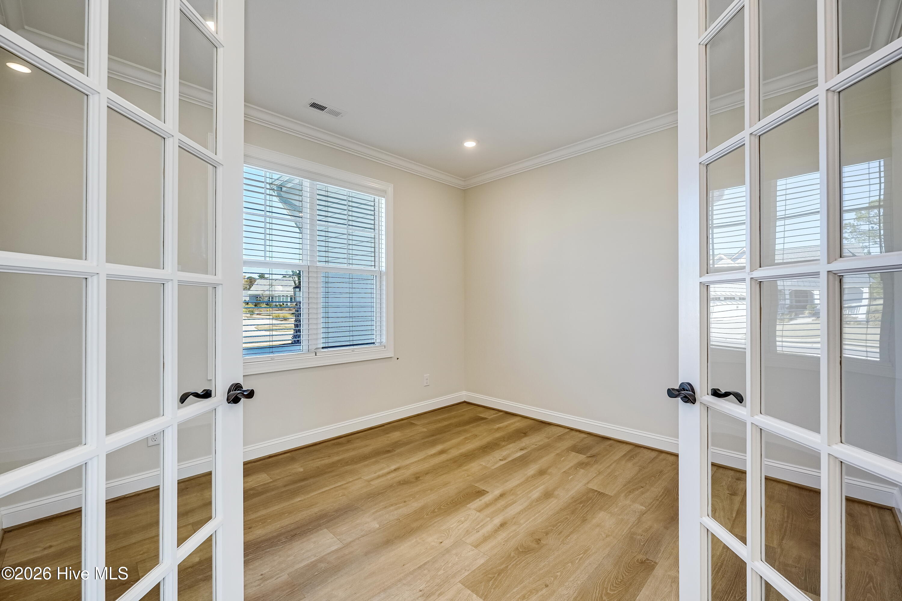 100564282 | Photo 25