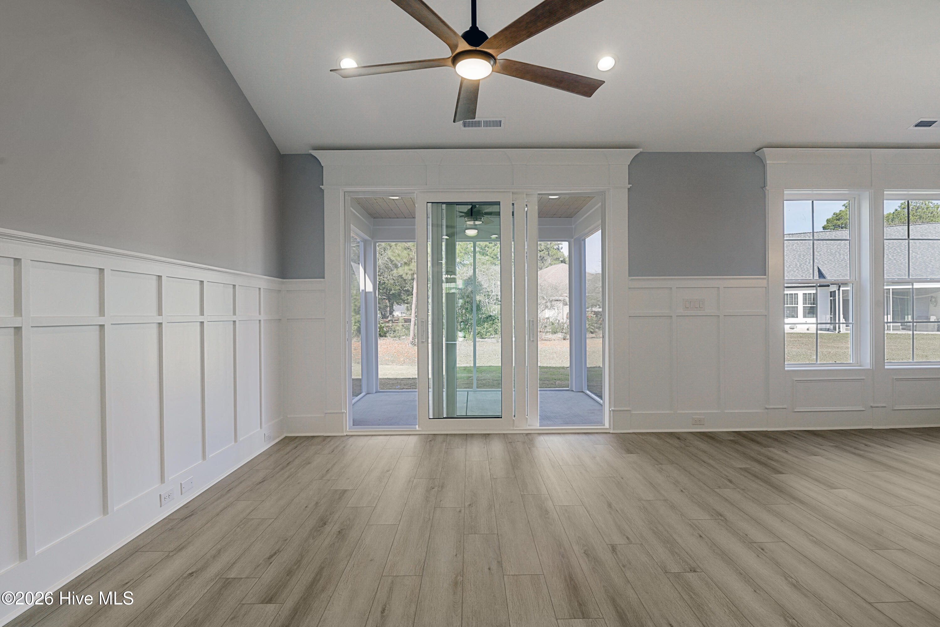 100547118 | Photo 16