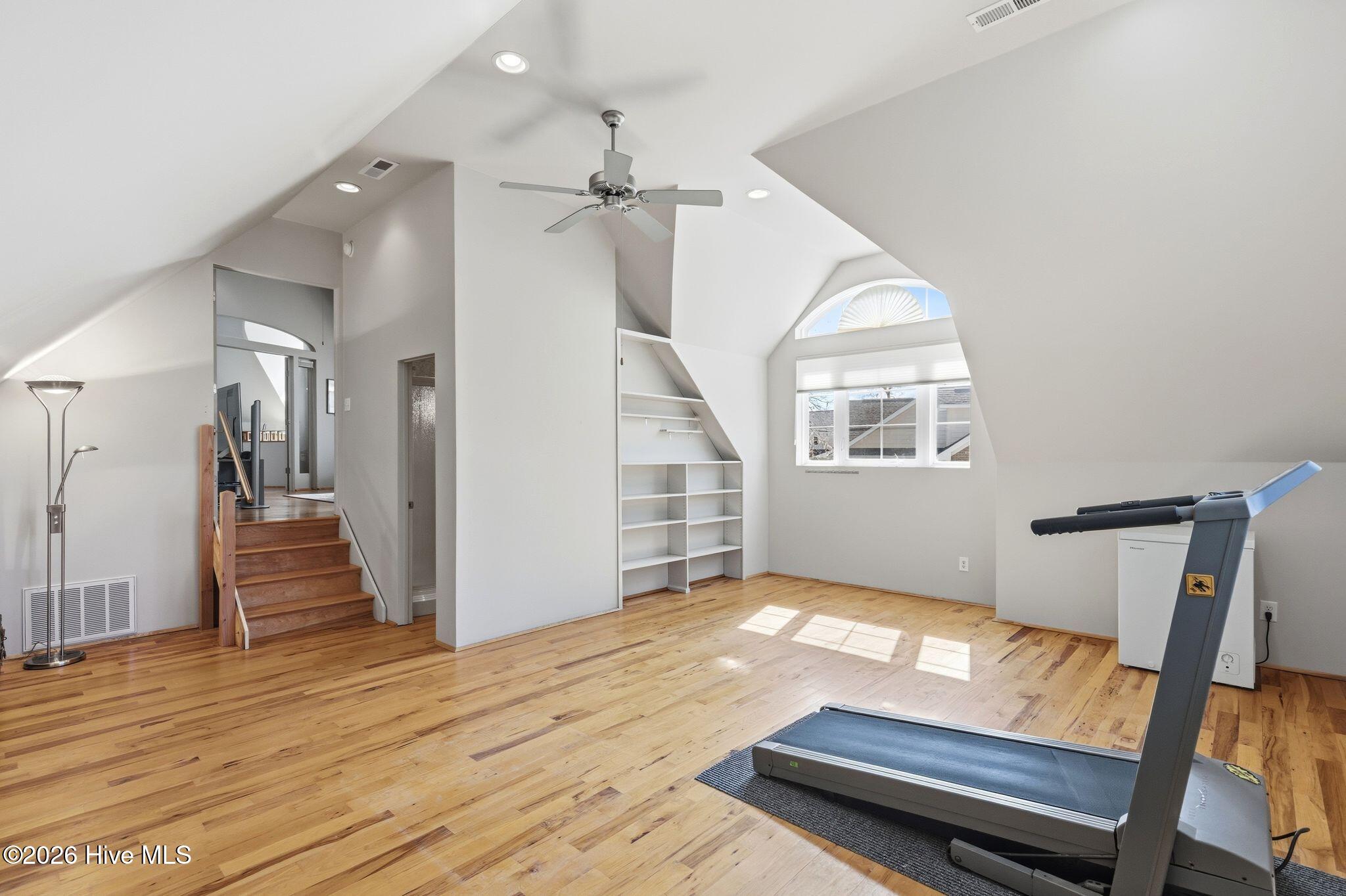 100555834 | Photo 98