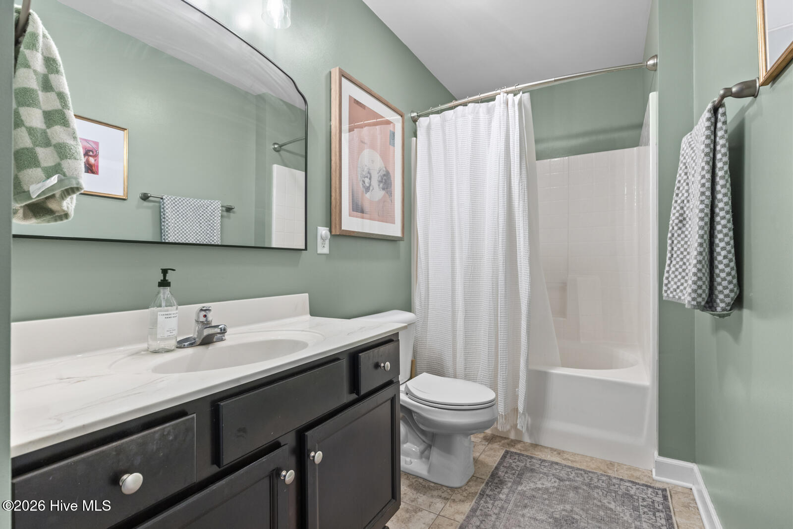 100569280 | Photo 32