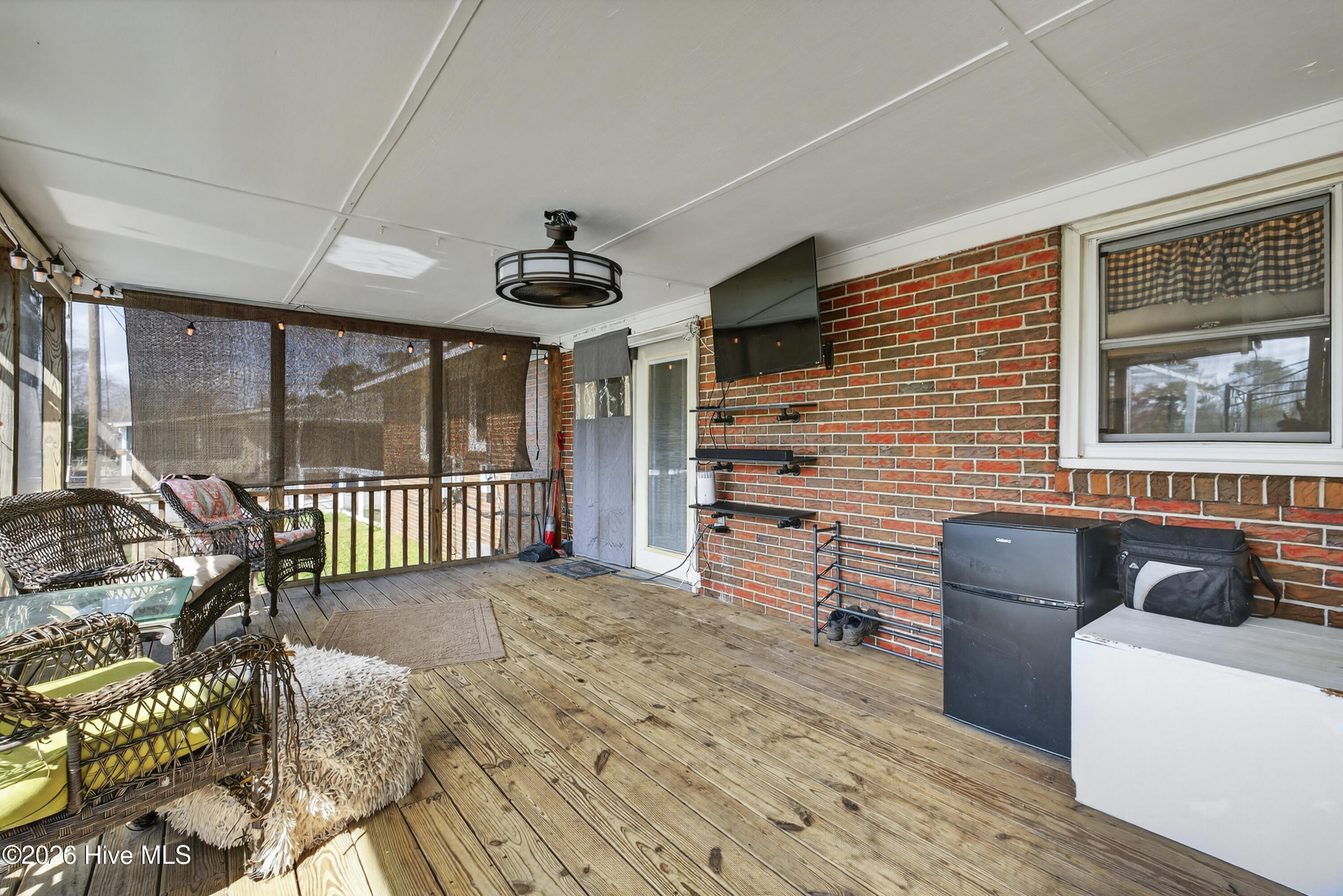 100558710 | Photo 38