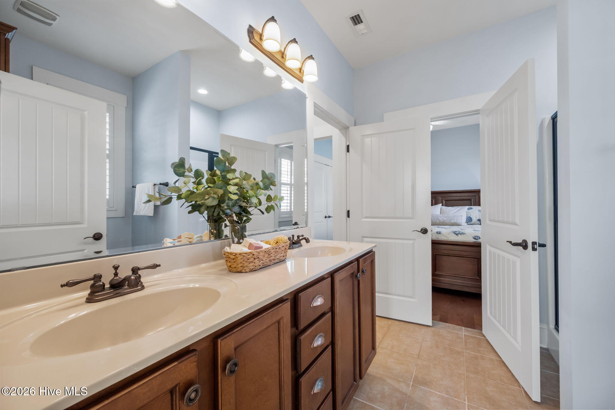 100569497 | Photo 36