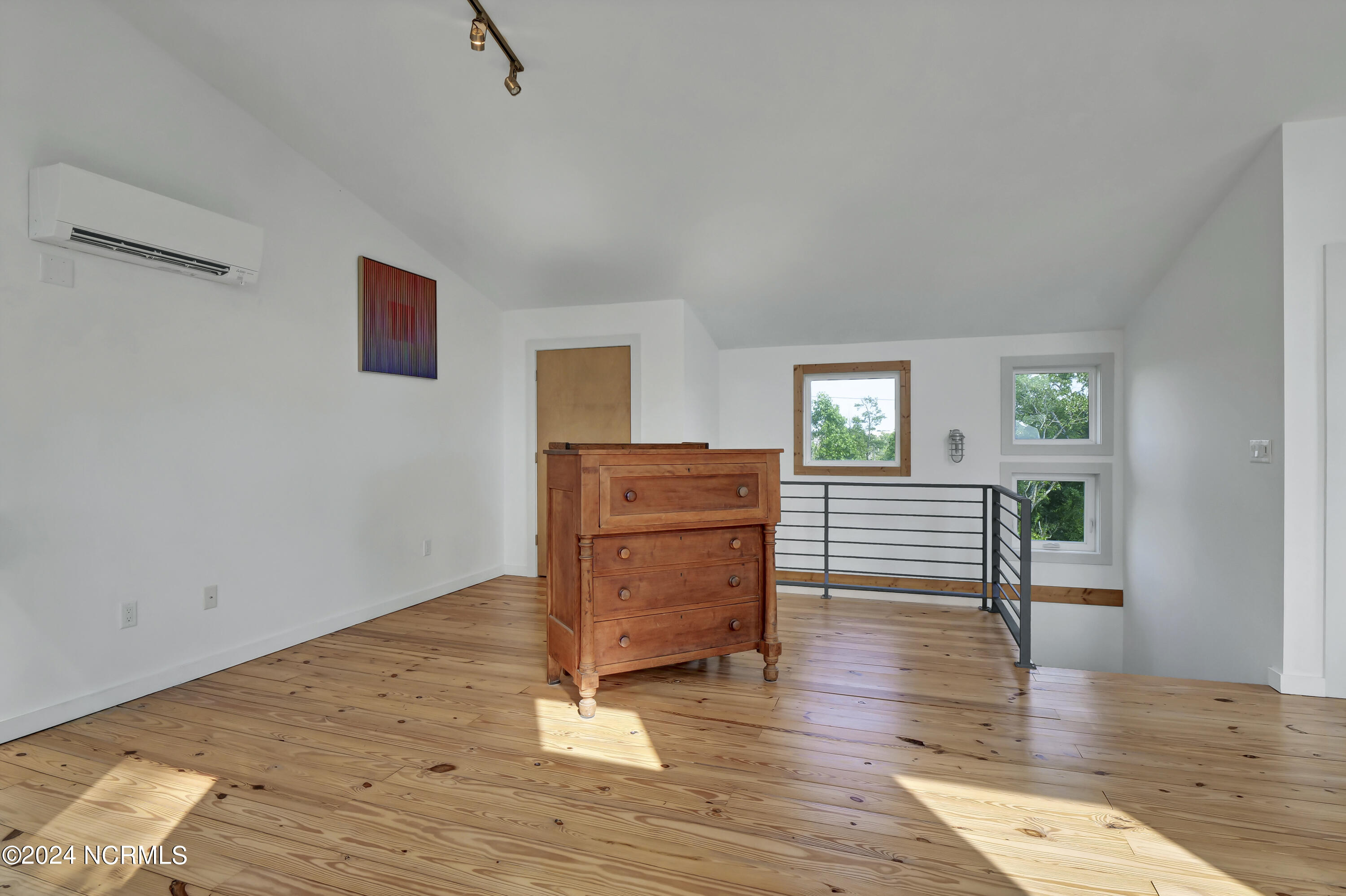 100552771 | Photo 40