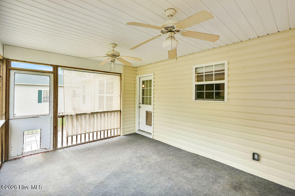 100570666 | Photo 25