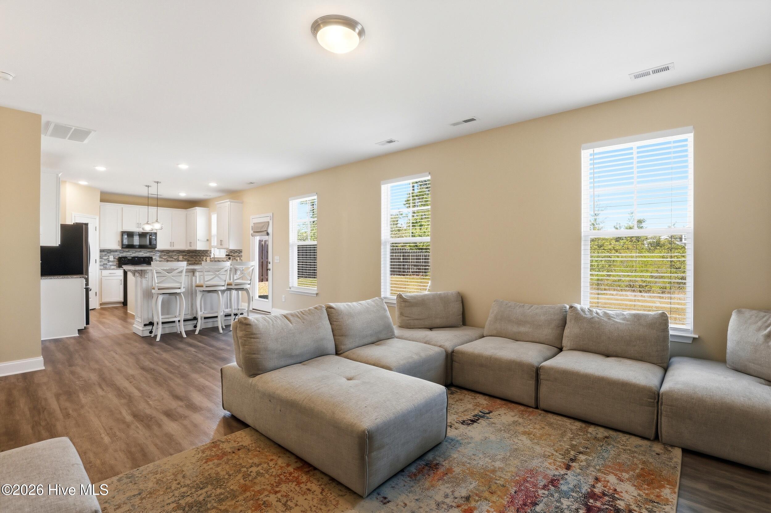 100566702 | Photo 10