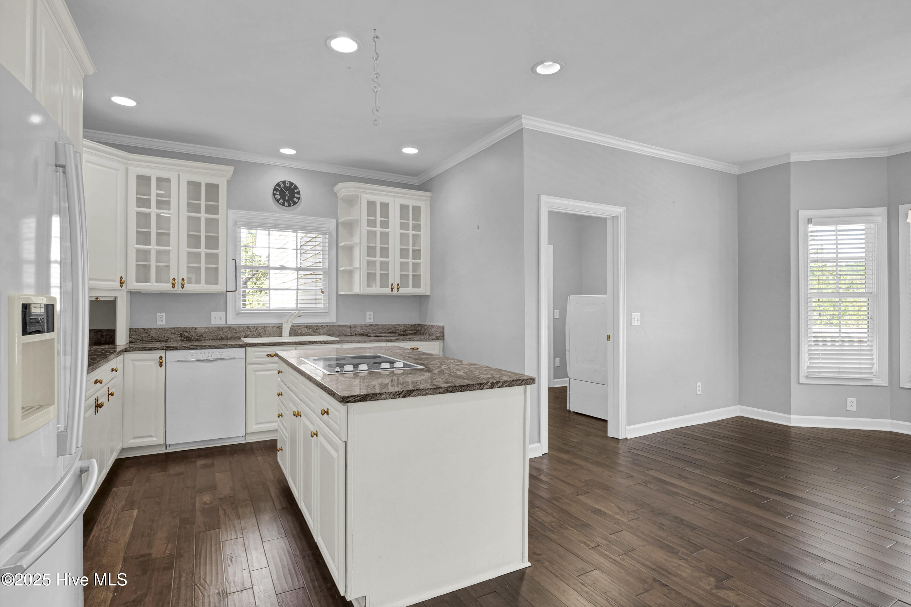 100535458 | Photo 12