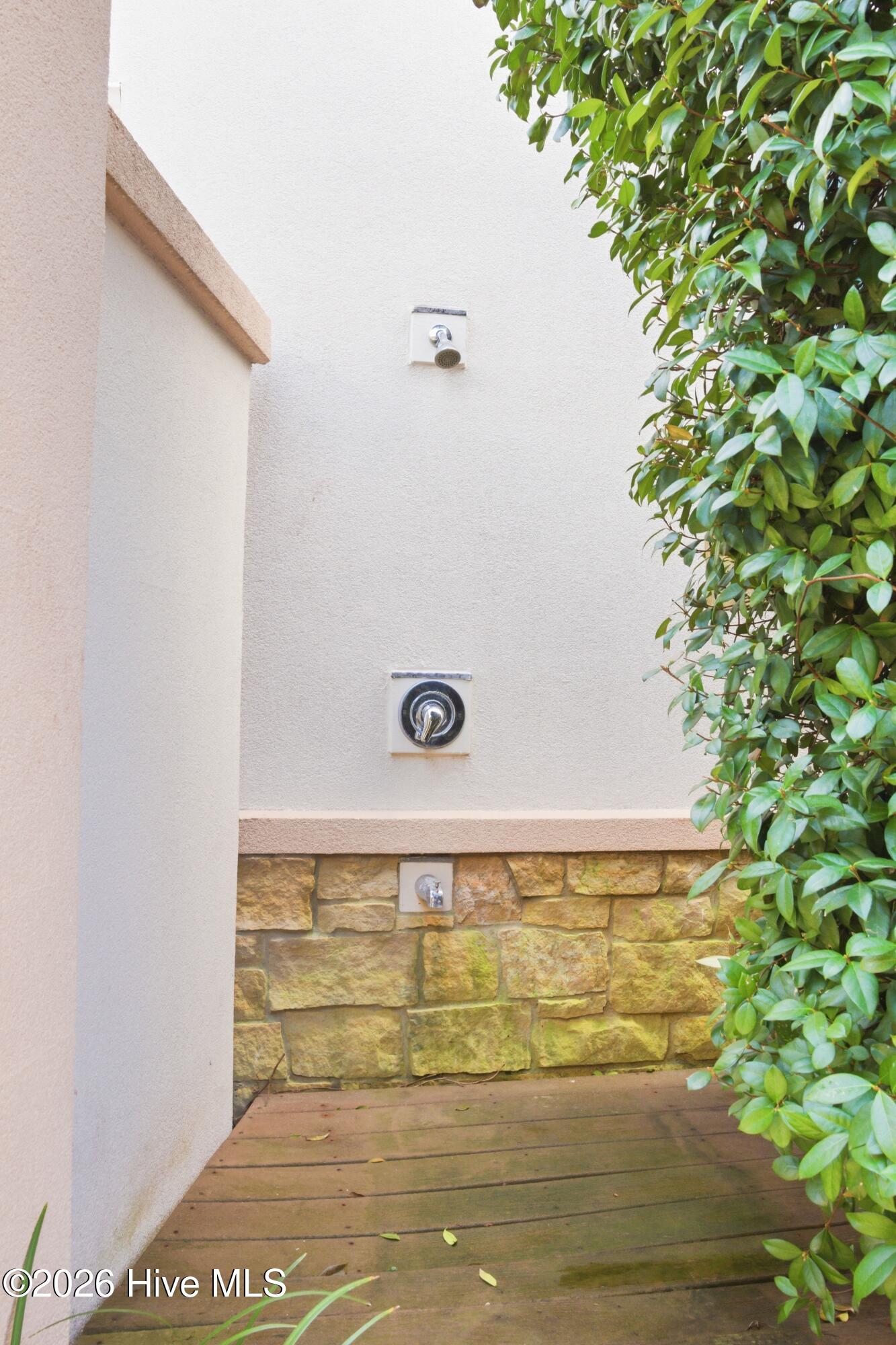 100557099 | Photo 62