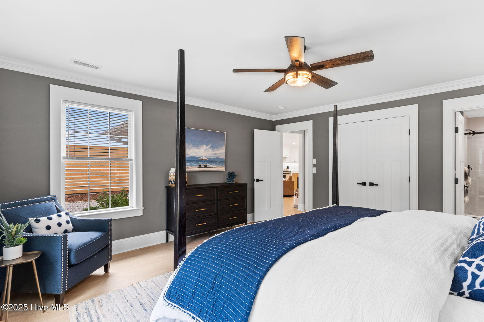 100492743 | Photo 18