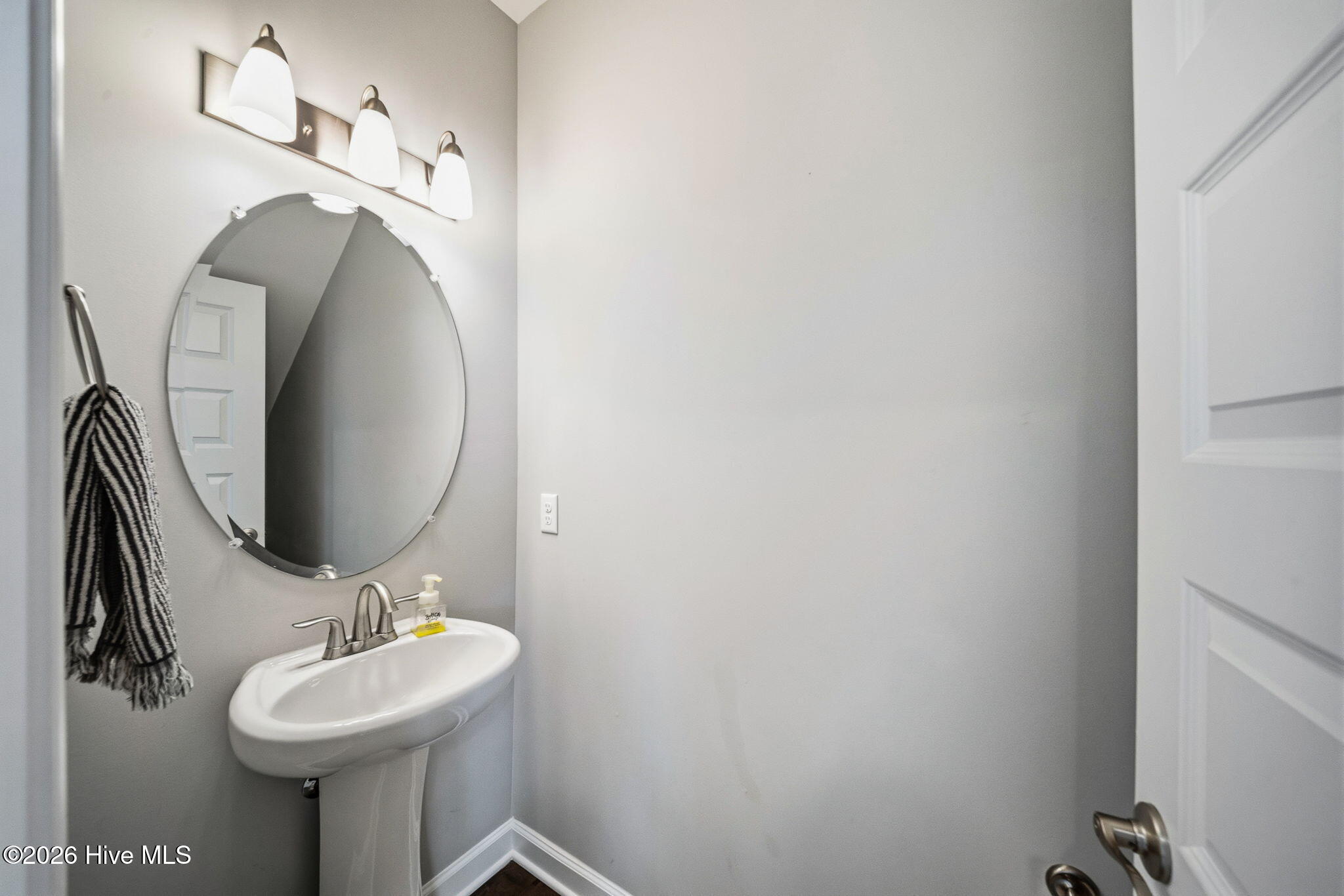 100563185 | Photo 21