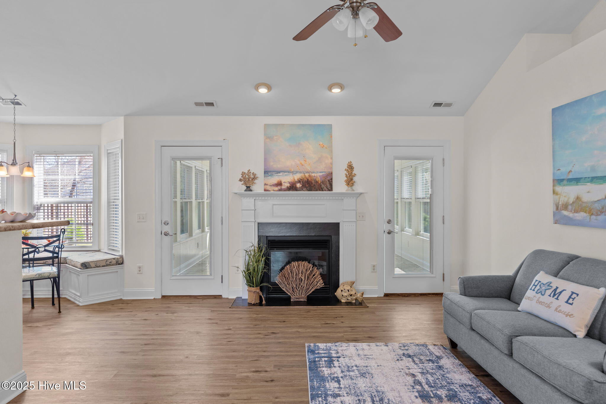 100537939 | Photo 11