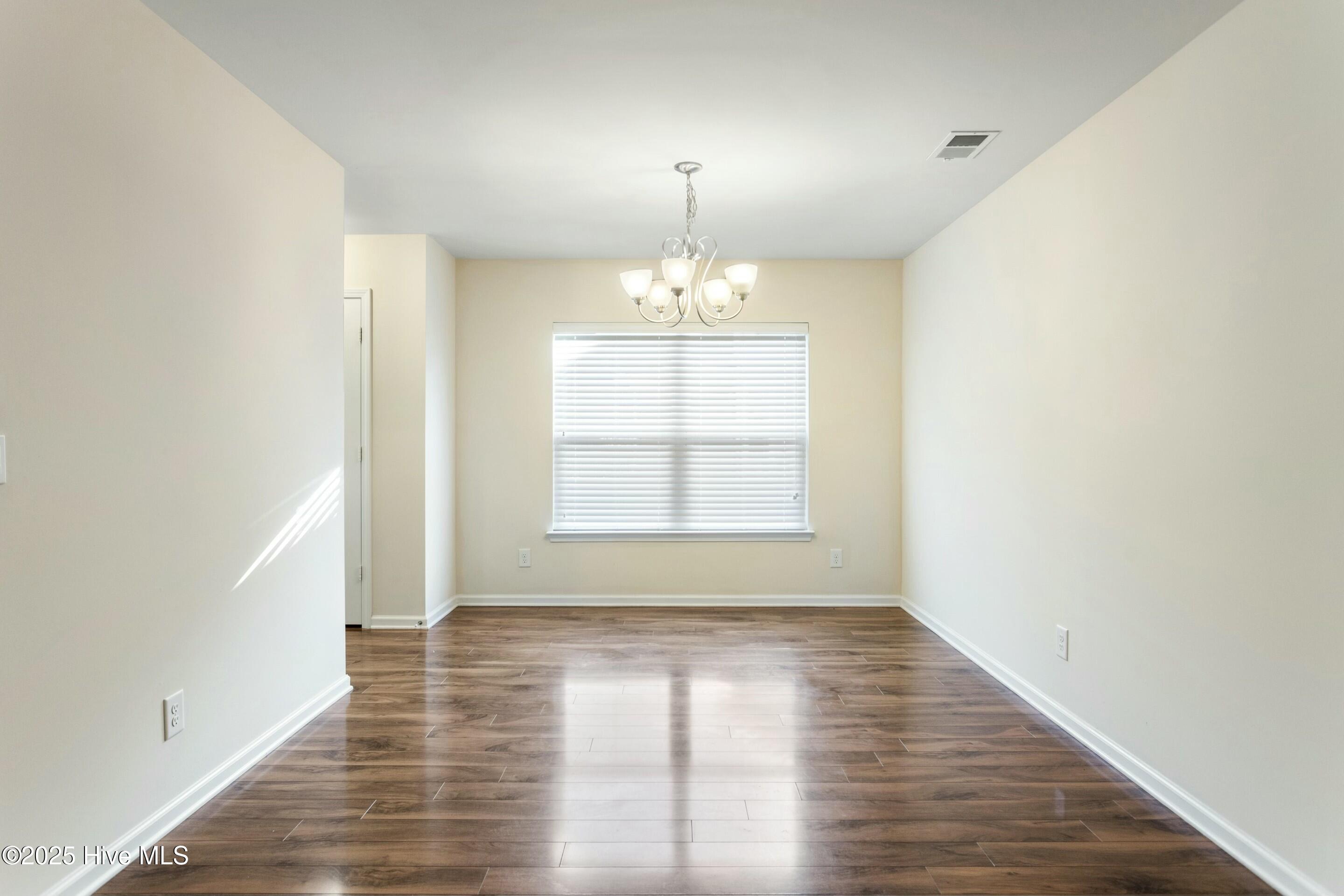 100494630 | Photo 13