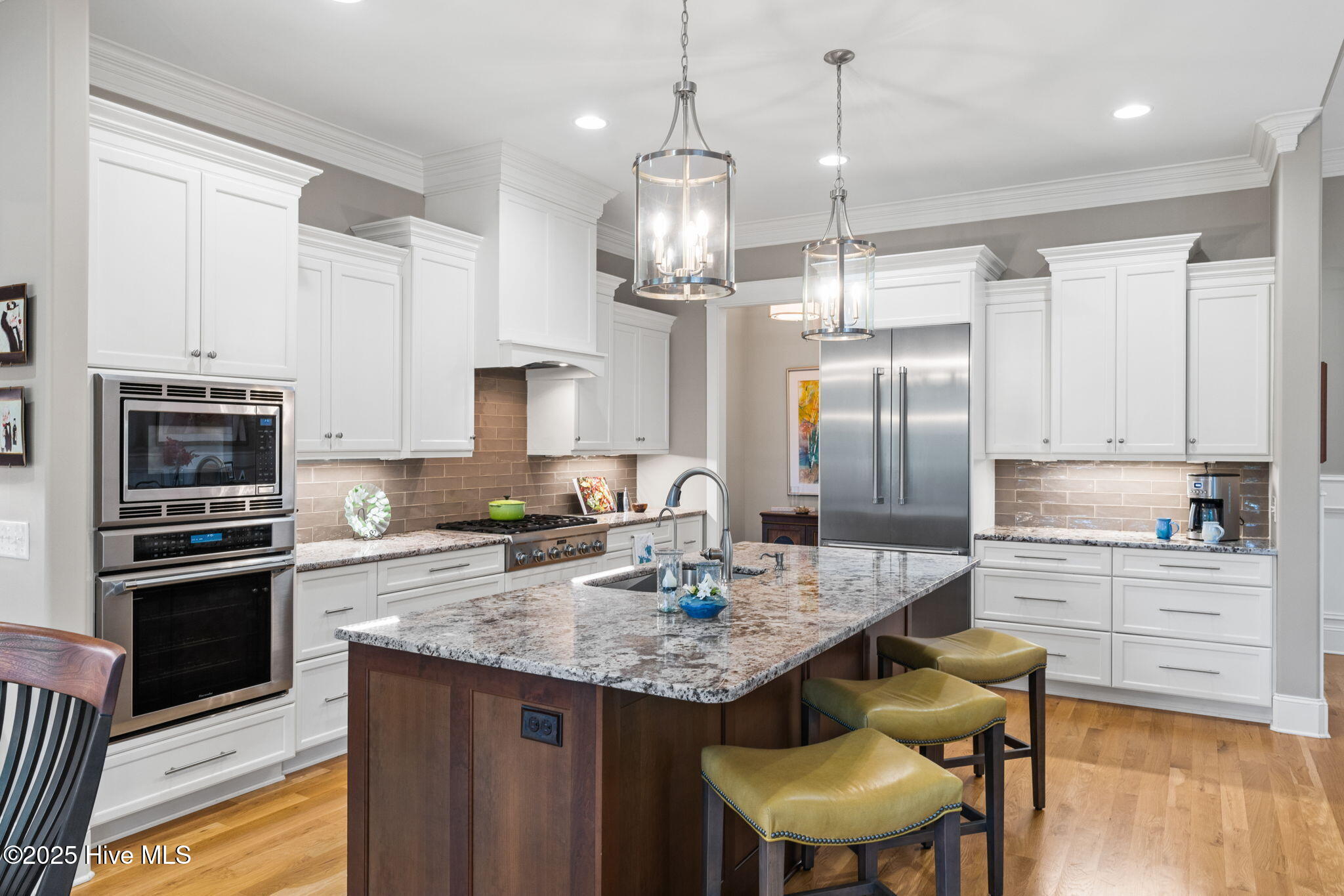 100562401 | Photo 30