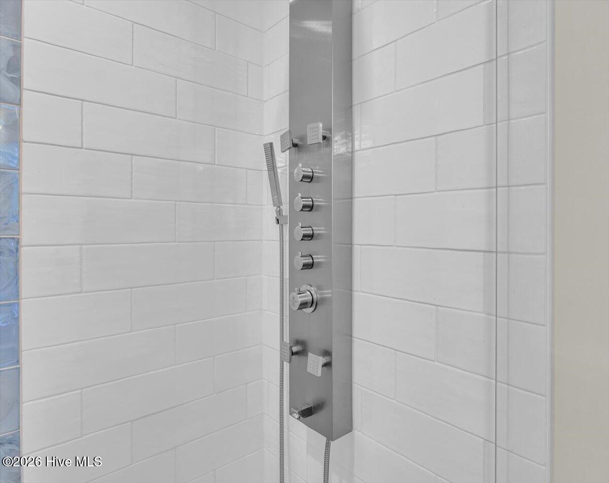 100550591 | Photo 36