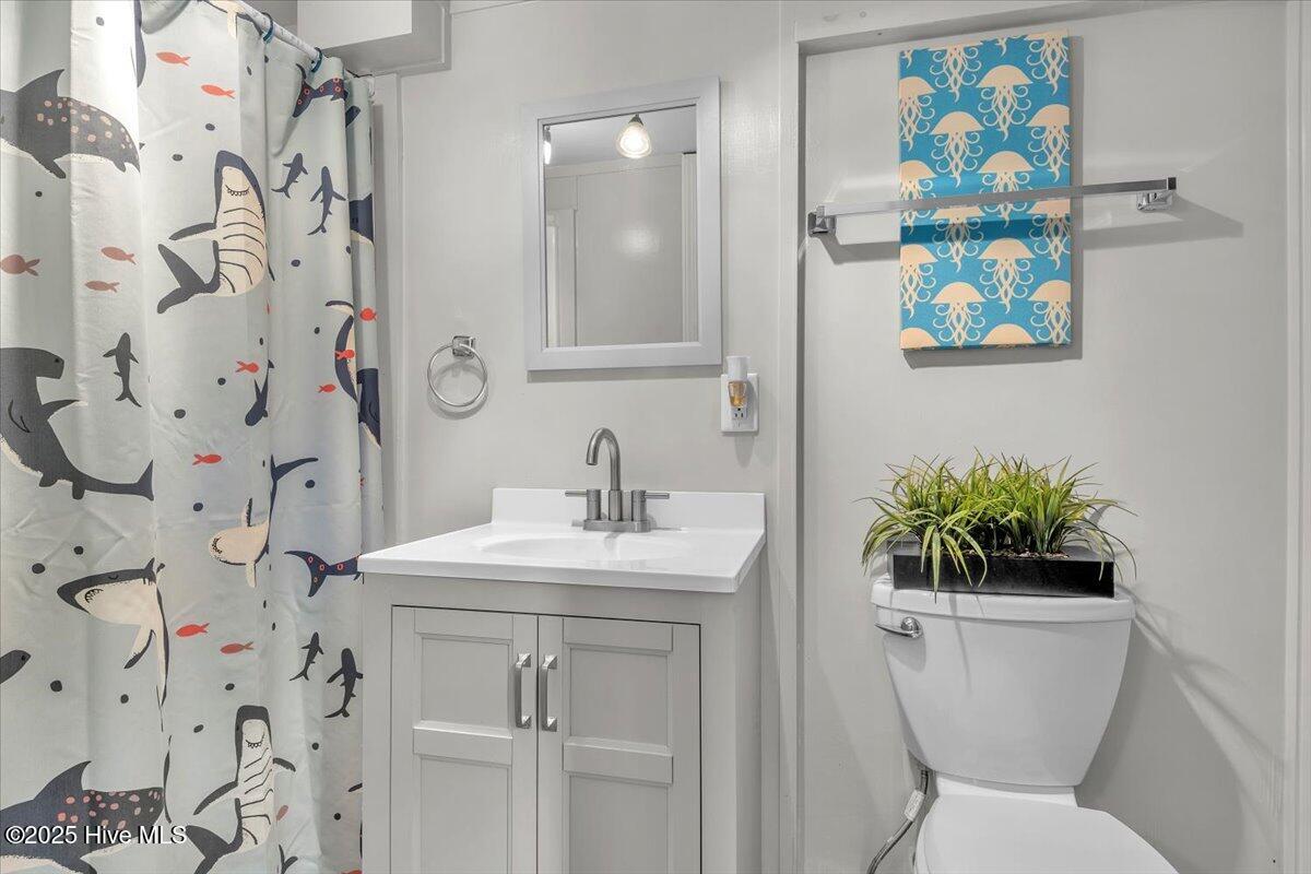 100550823 | Photo 11