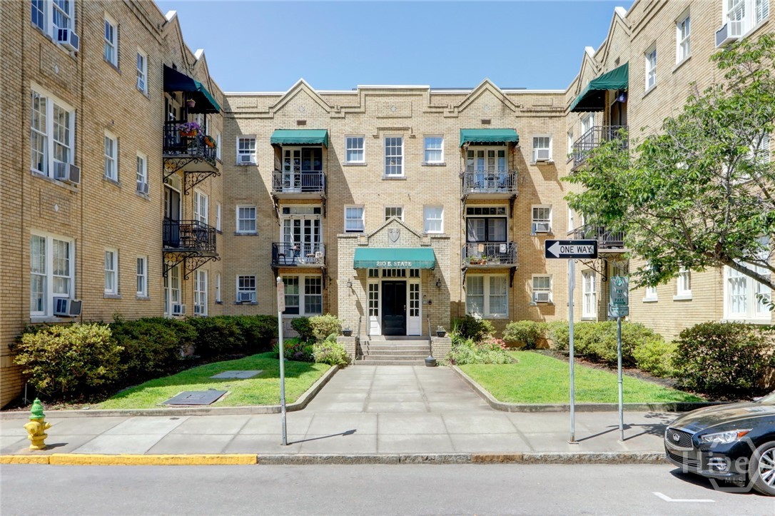 Photo 3 of Condo for sale at 210 E State St #20, Savannah, GA 31401 | MLS# SA364461 | Listing updated on 2026-09-20