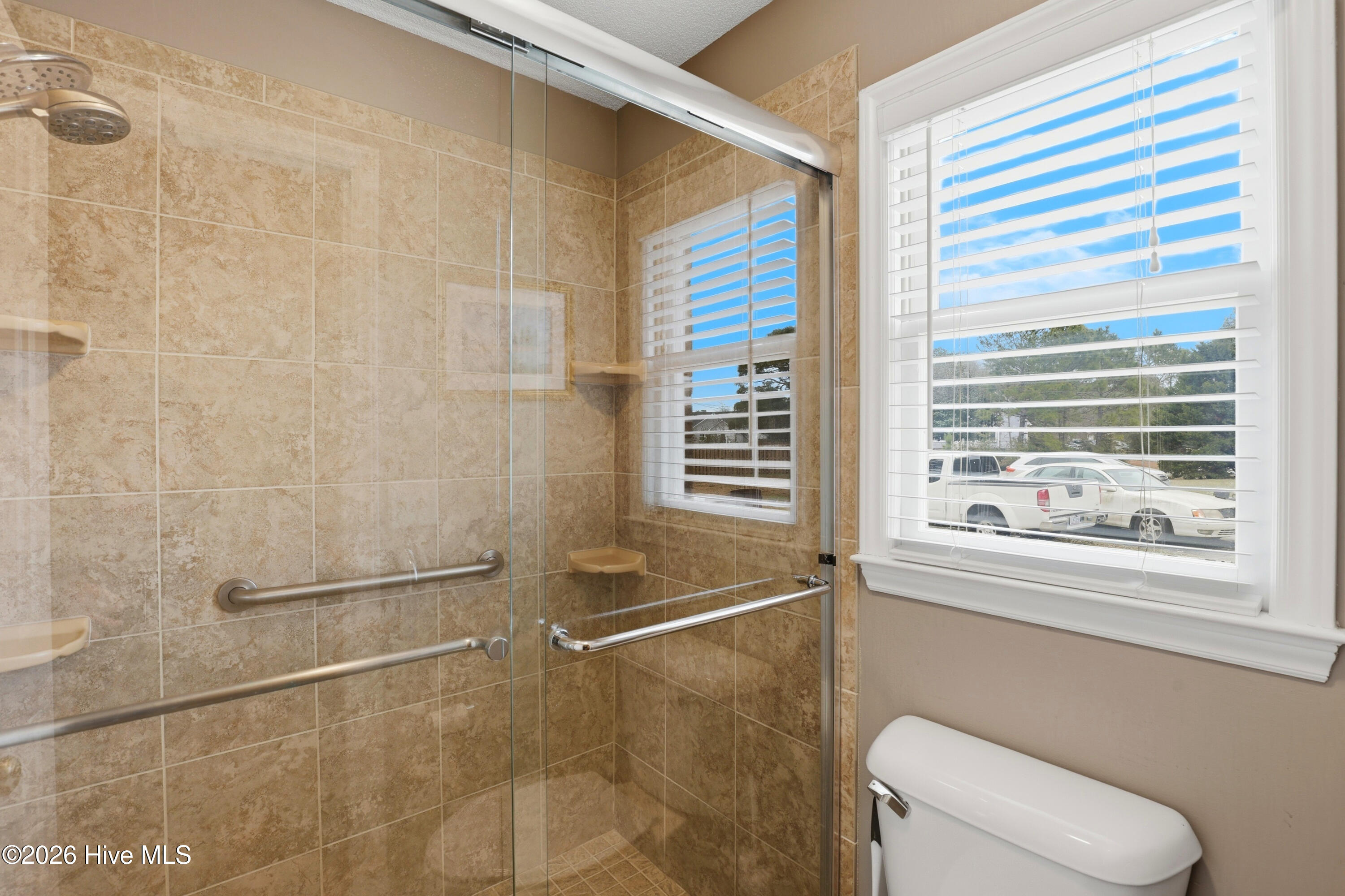 100553315 | Photo 16